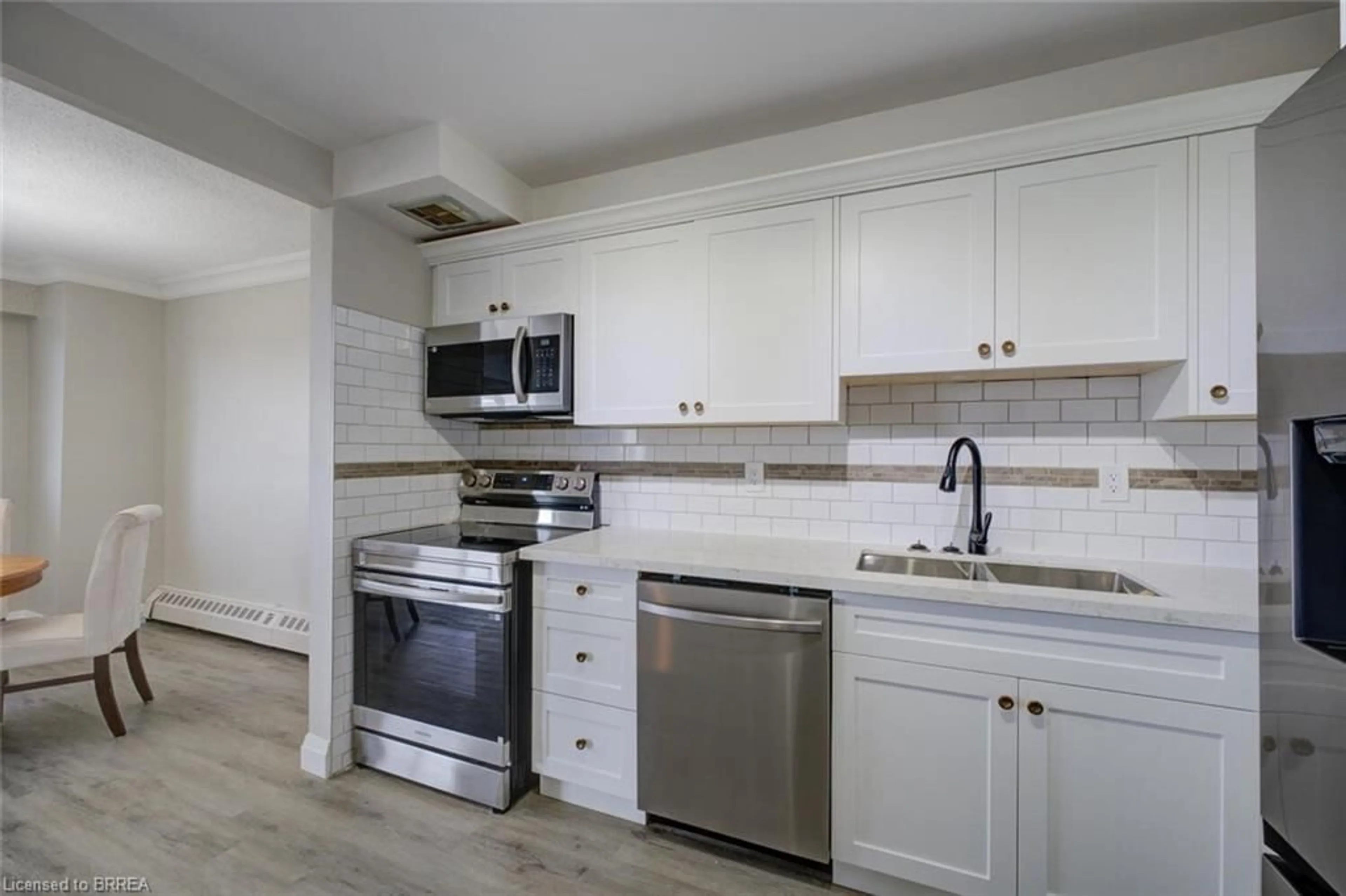 Standard kitchen, ceramic/tile floor for 640 West St #909, Brantford Ontario N3R 6M3