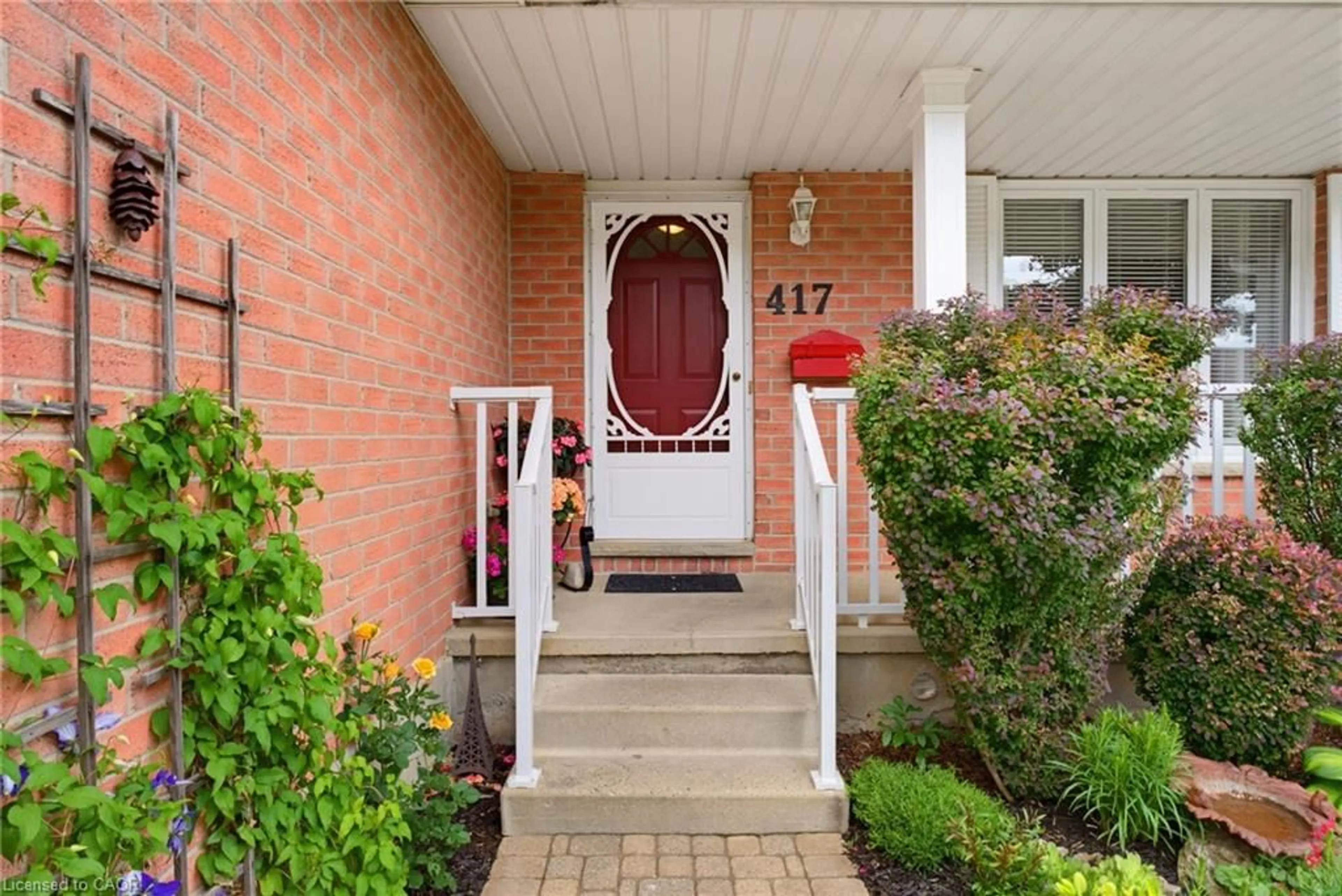 Indoor entryway for 417 Cooper St, Cambridge Ontario N3C 3Y6