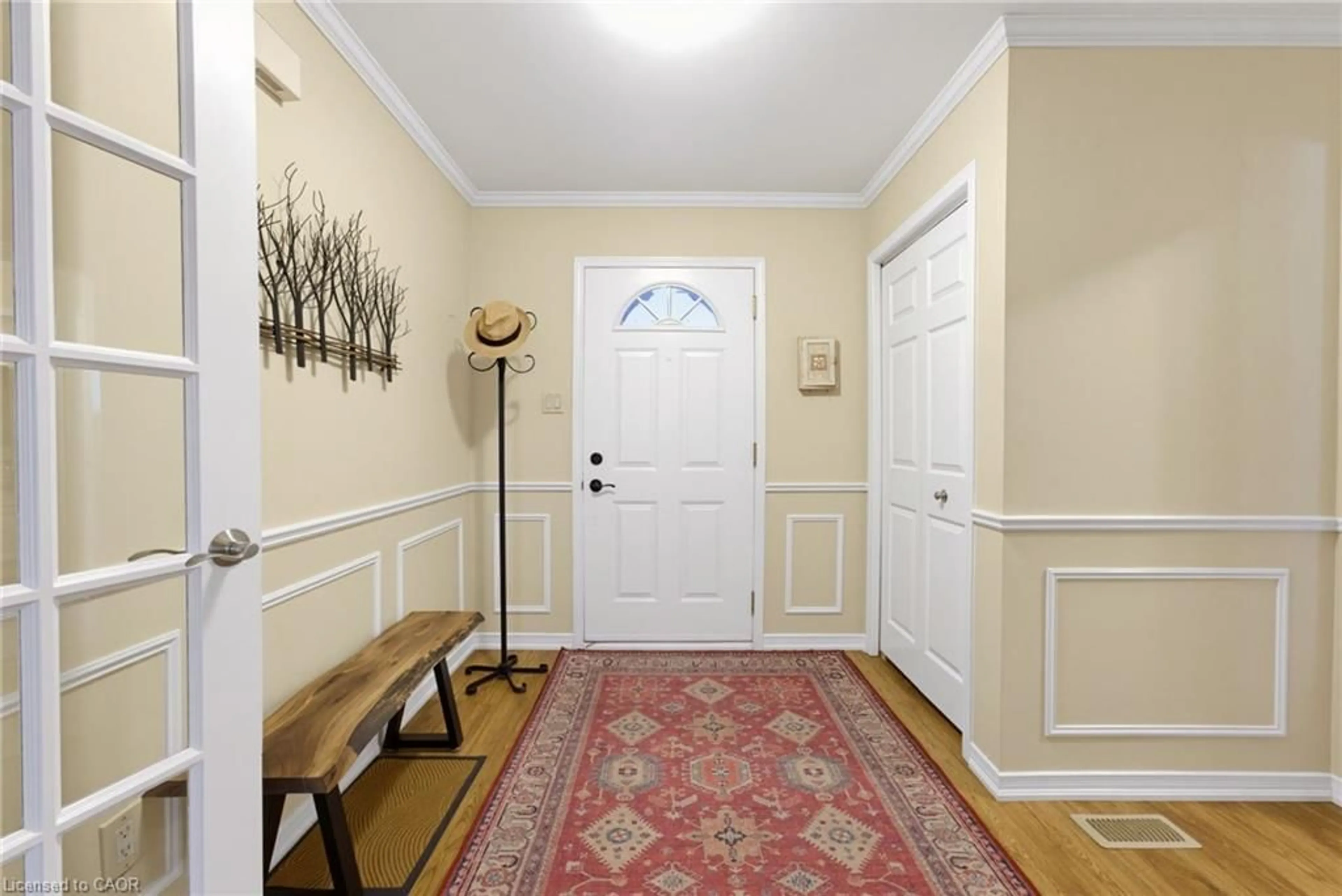 Indoor entryway for 417 Cooper St, Cambridge Ontario N3C 3Y6
