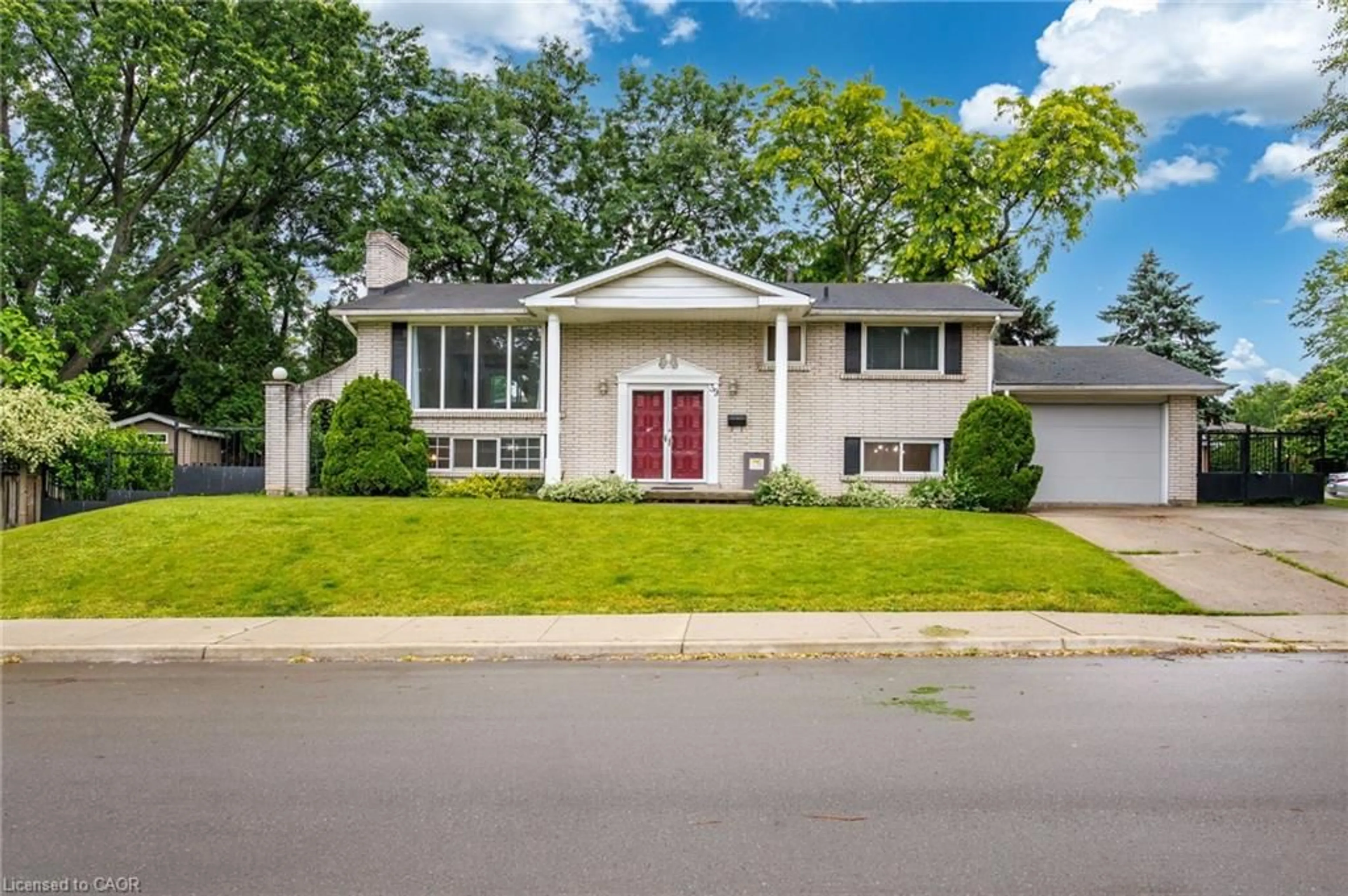 Home with vinyl exterior material, street for 39 San Francisco Ave, Hamilton Ontario L9C 5N8
