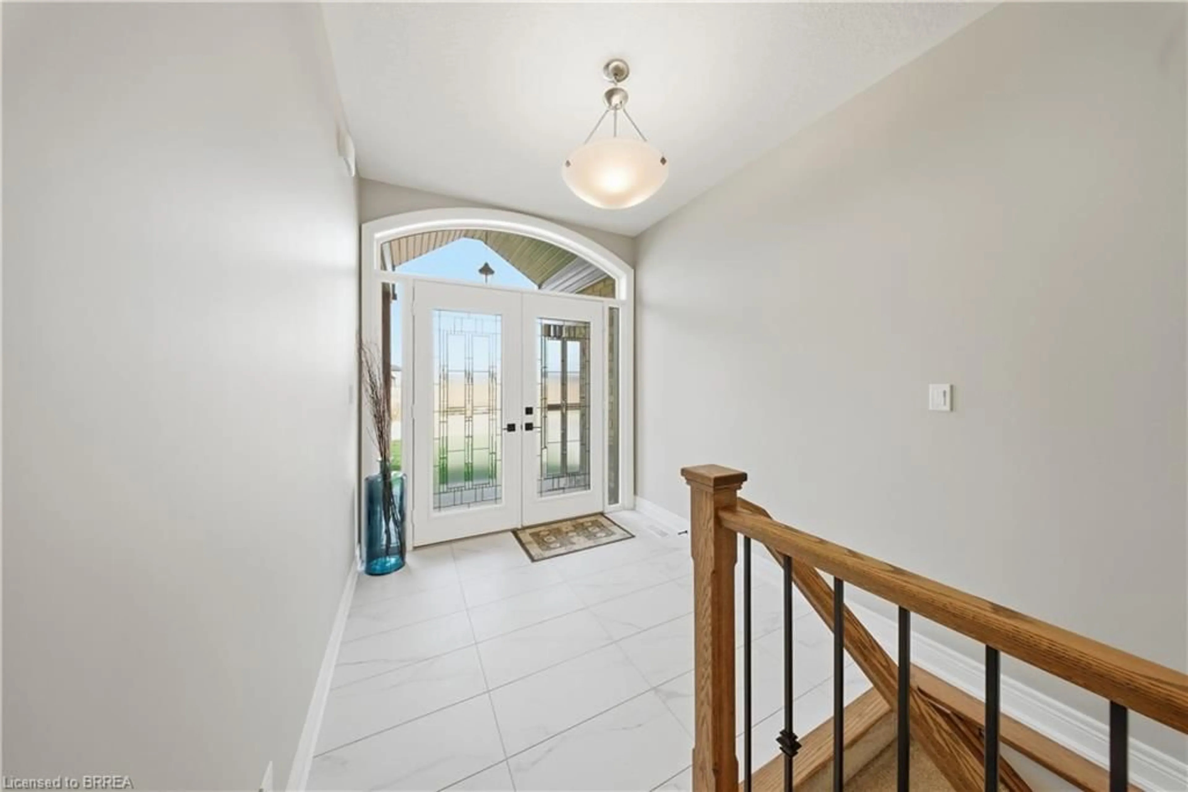 Indoor foyer for 105 Craddock Blvd, Jarvis Ontario N0A 1J0