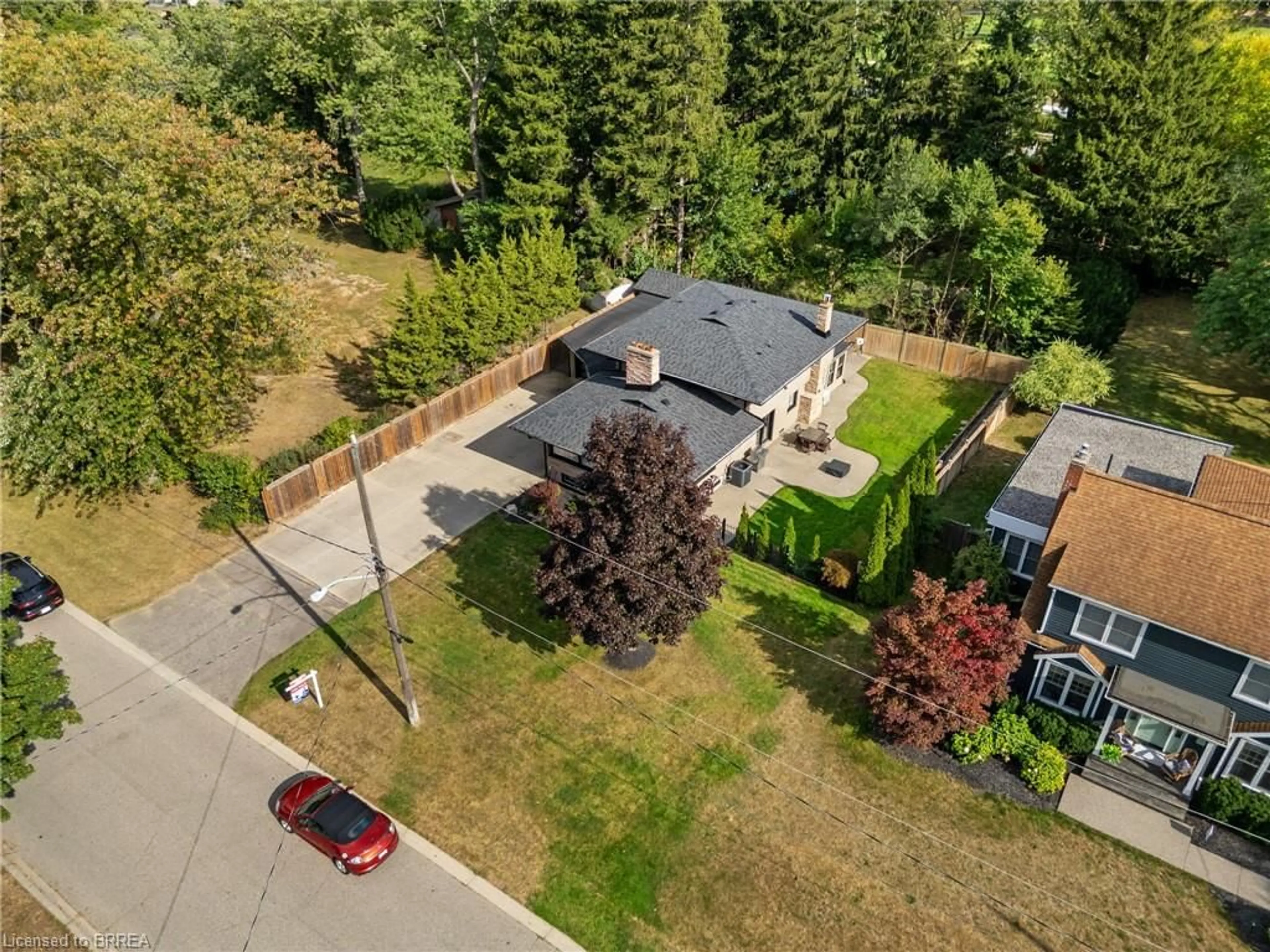 A pic from outside/outdoor area/front of a property/back of a property/a pic from drone, street for 10 Stymie Blvd, Brantford Ontario N3T 5K3