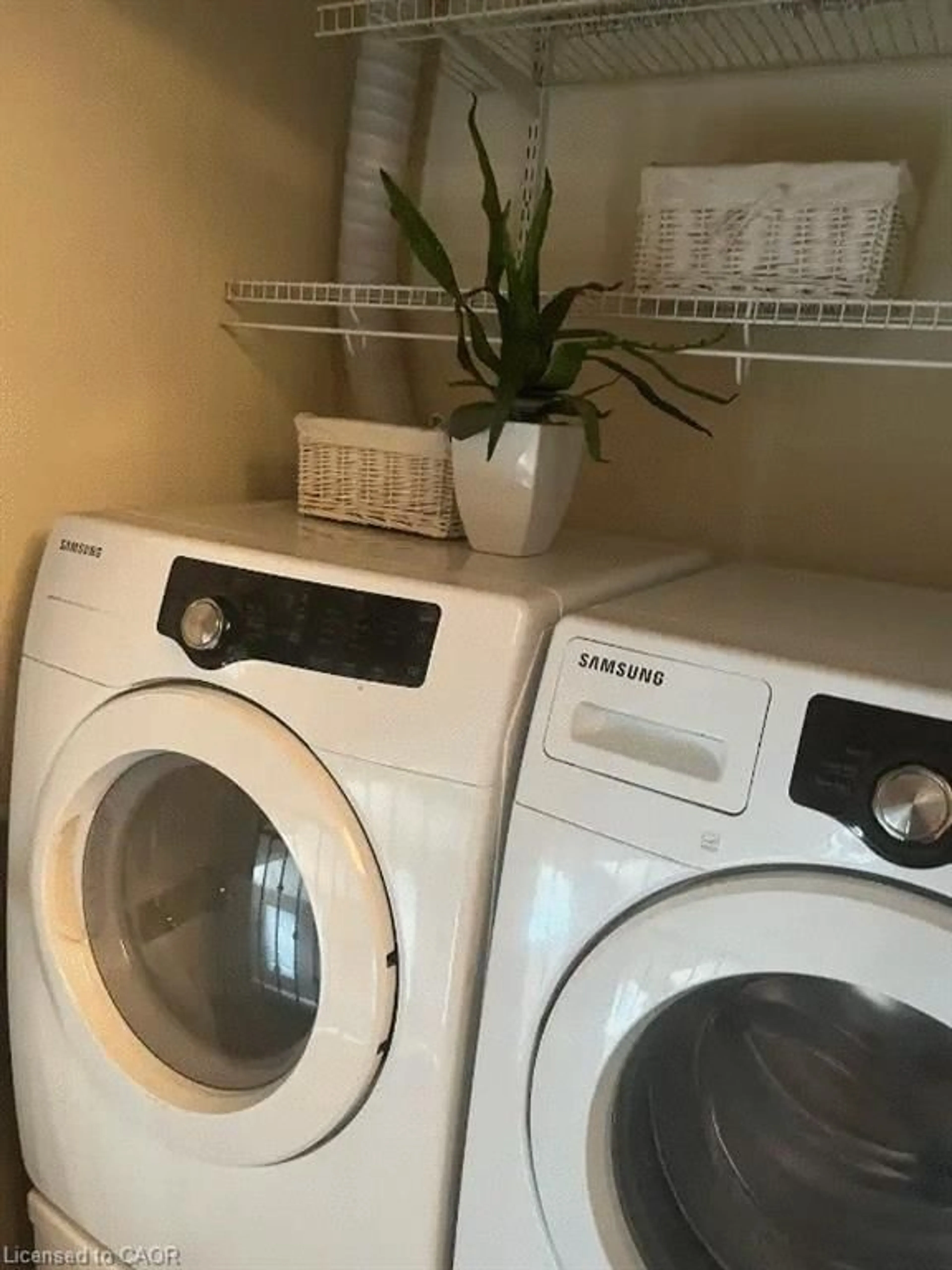 Laundry room for 4000 Medland Dr, Burlington Ontario L7M 4W7