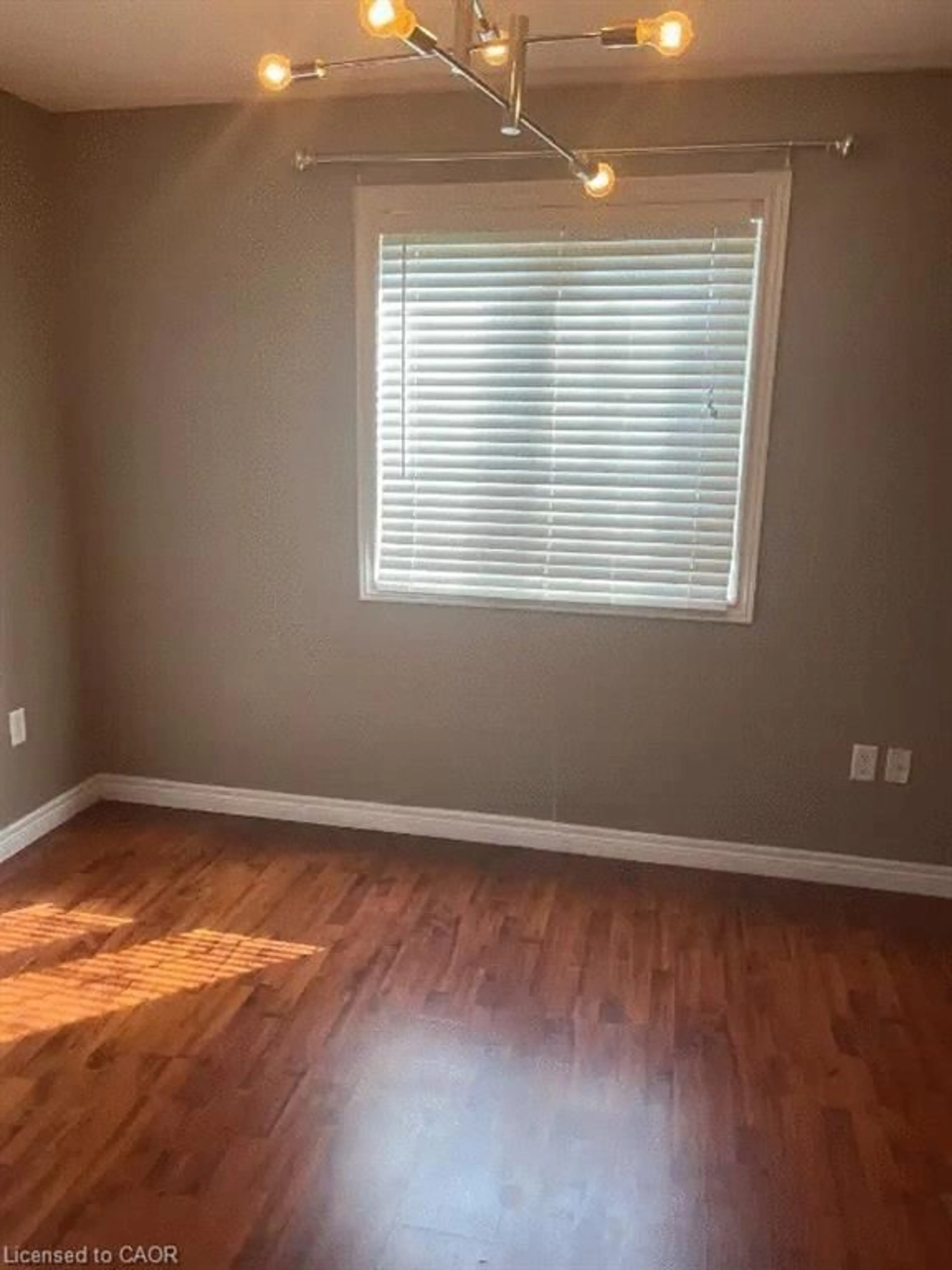 A pic of a room for 4000 Medland Dr, Burlington Ontario L7M 4W7