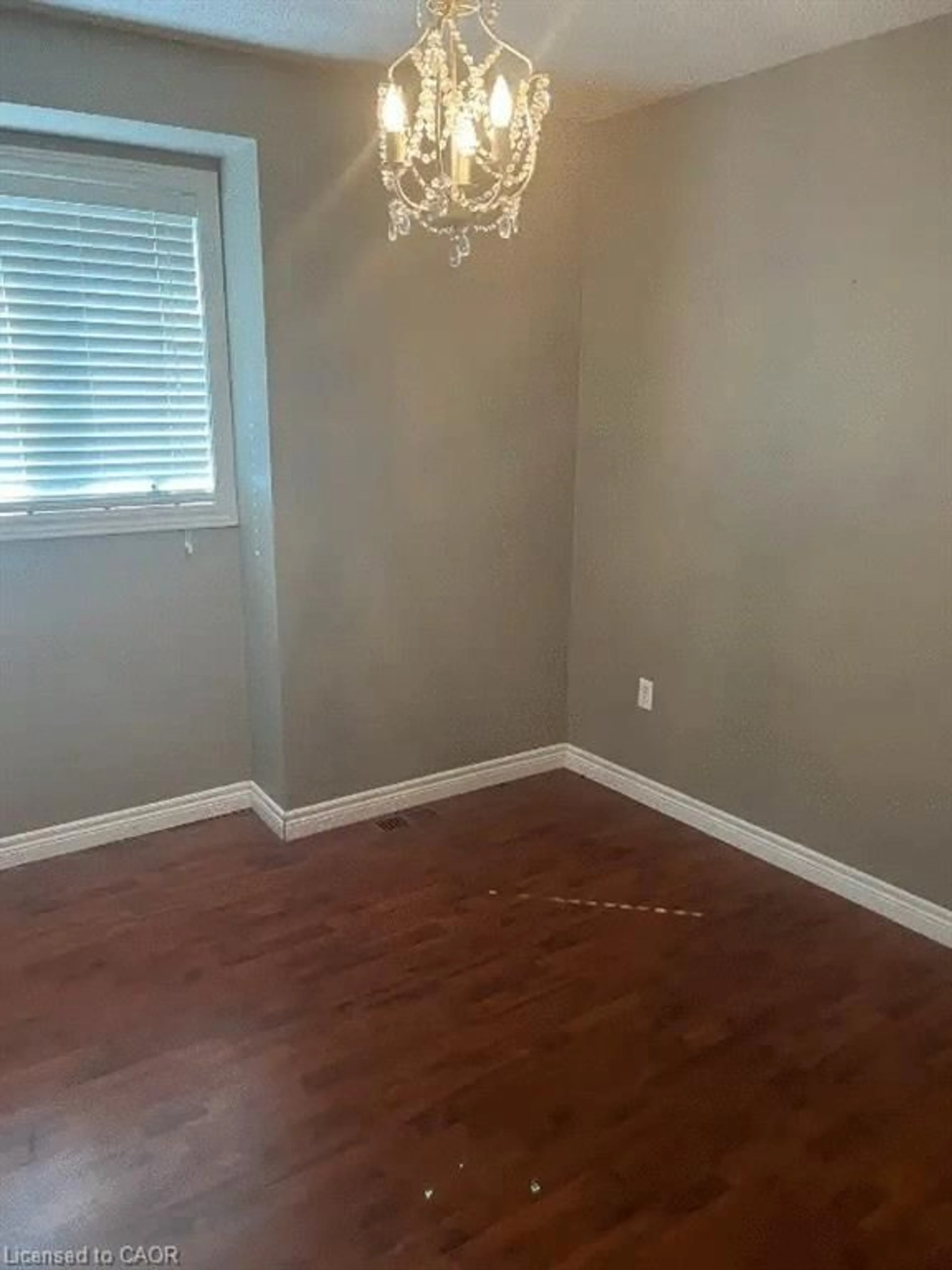 A pic of a room for 4000 Medland Dr, Burlington Ontario L7M 4W7