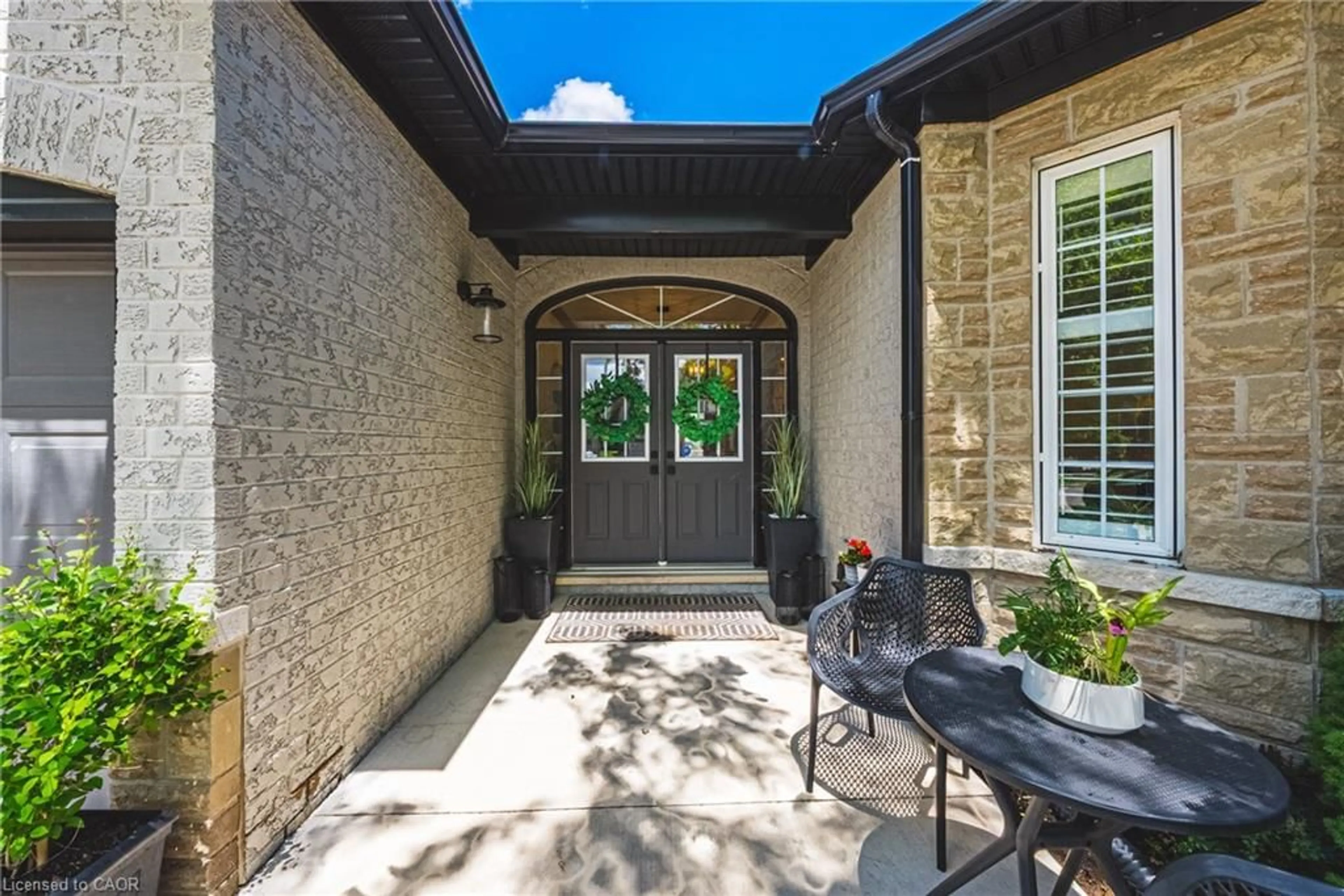 Indoor entryway for 32 Kopperfield Lane, Mount Hope Ontario L0R 1W0