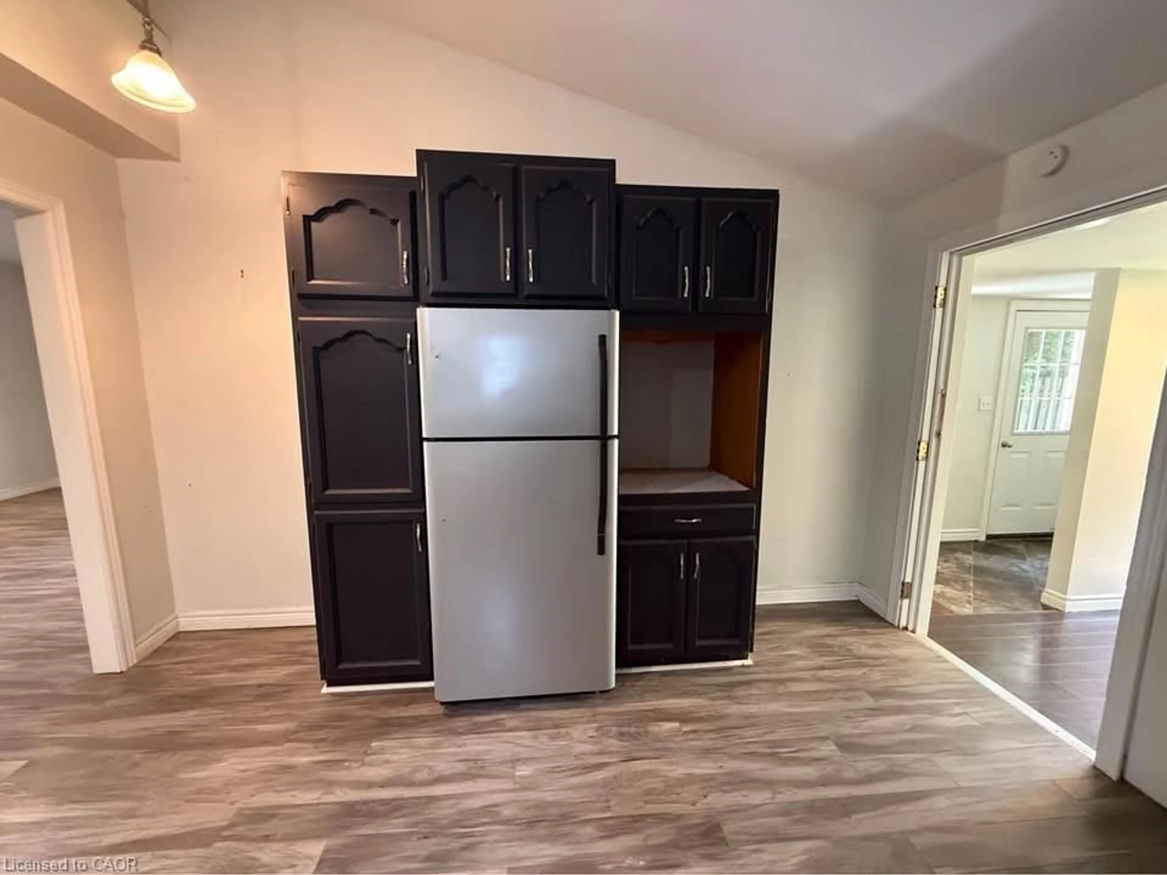 Standard kitchen, unknown for 104 Queen St, Simcoe Ontario N3Y 3Y4