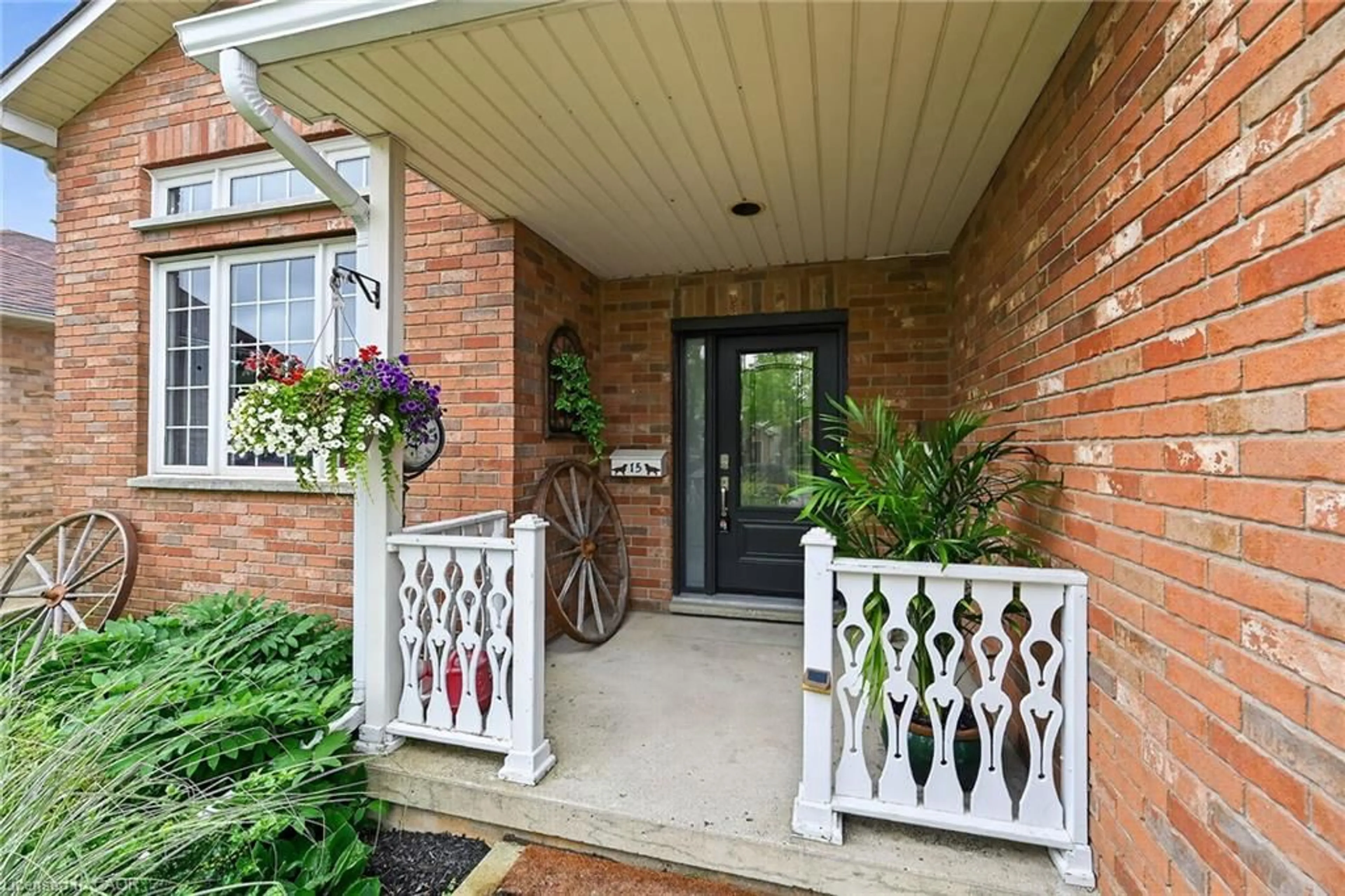 Indoor entryway for 15 Fuller Dr, Caledonia Ontario N3W 2L3