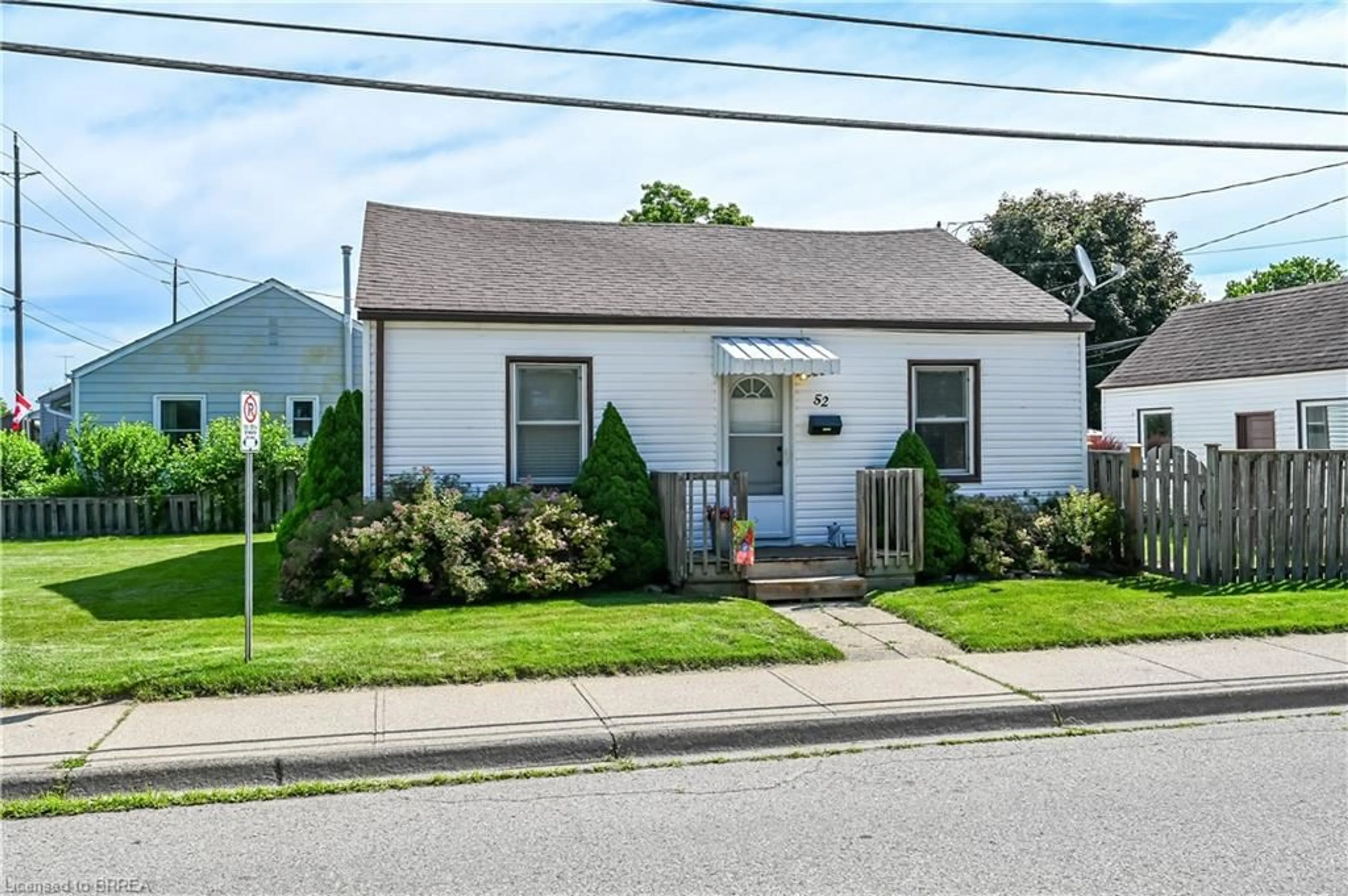 Home with vinyl exterior material, street for 52 Division St, Brantford Ontario N3S 2P2