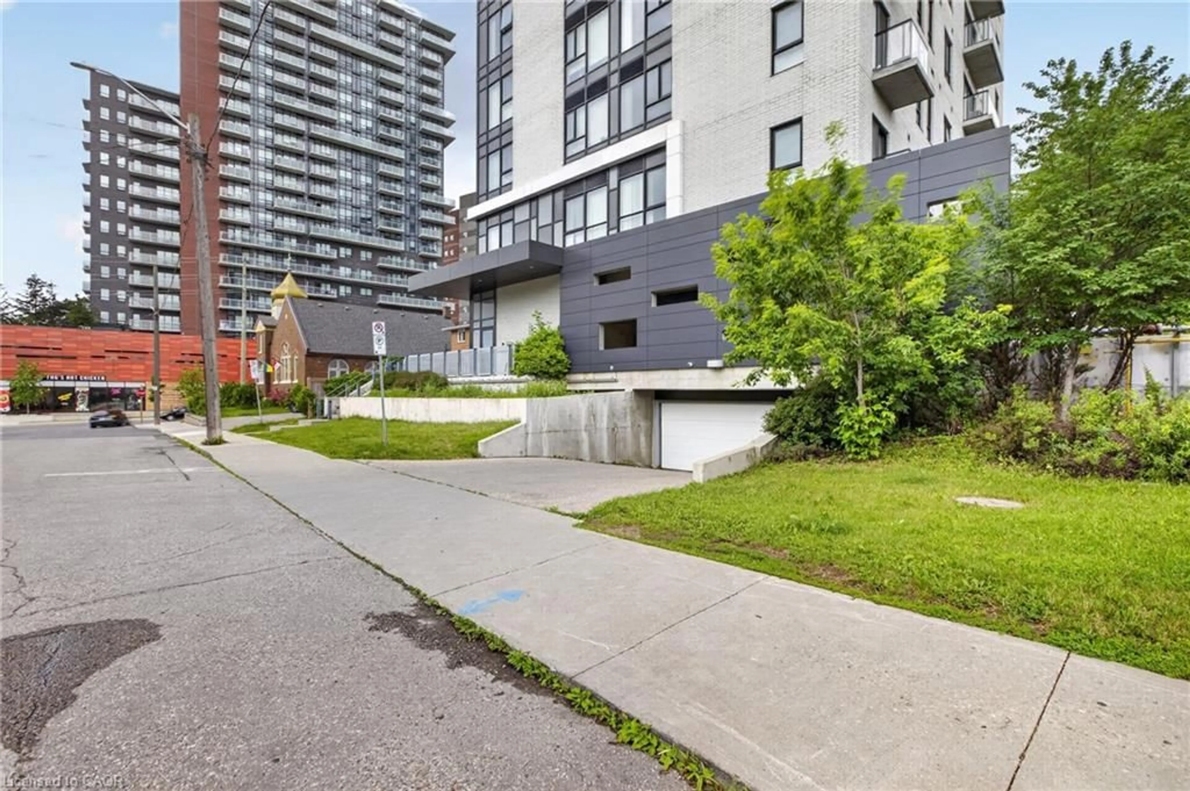 Patio, street for 158 King St #801, Waterloo Ontario N2J 0E5