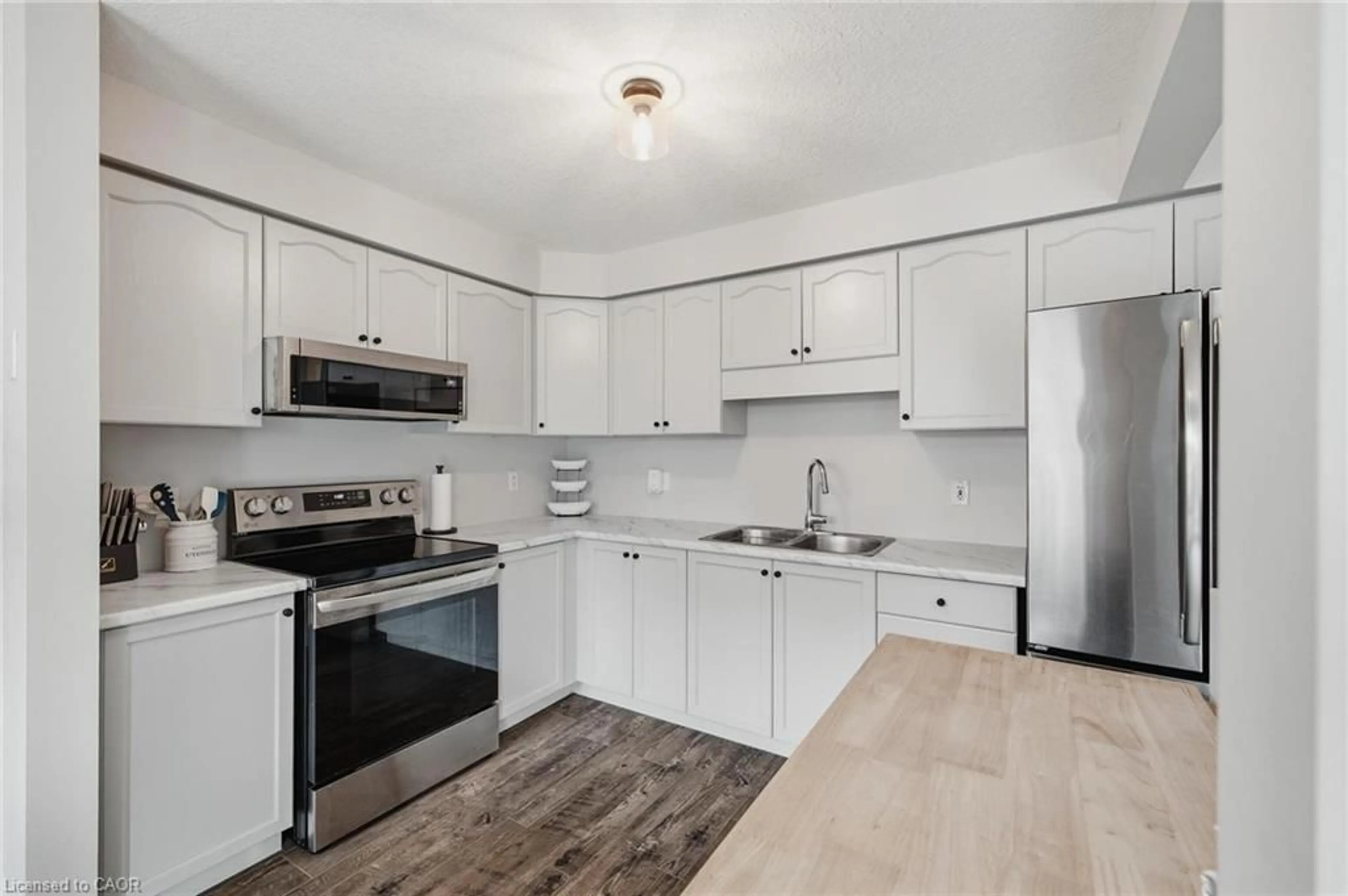 Standard kitchen, unknown for 31 Parkside St, Drayton Ontario N0G 1P0