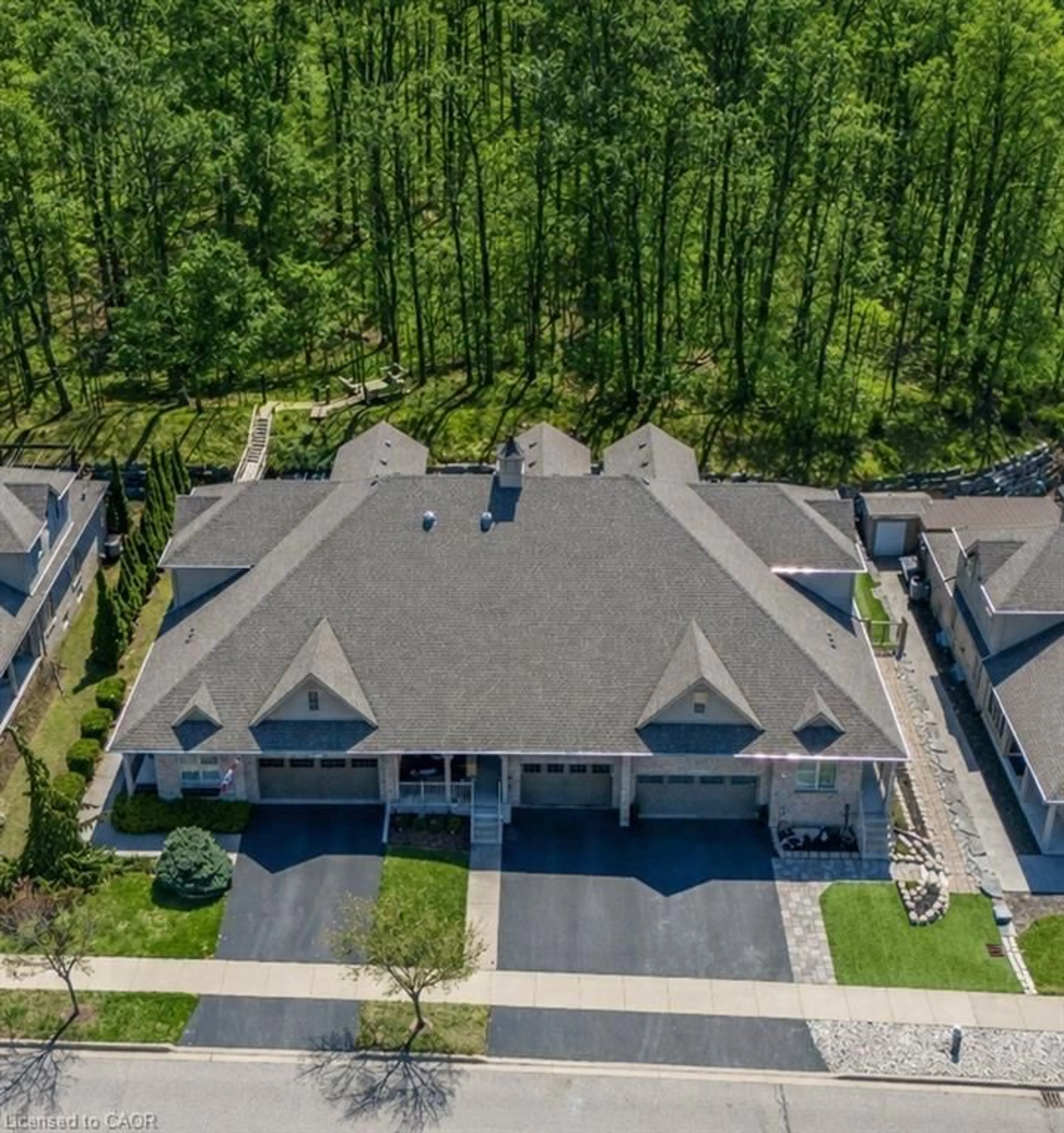 A pic from outside/outdoor area/front of a property/back of a property/a pic from drone, street for 227 Chestnut Hill Cres, Kitchener Ontario N2P 2X3