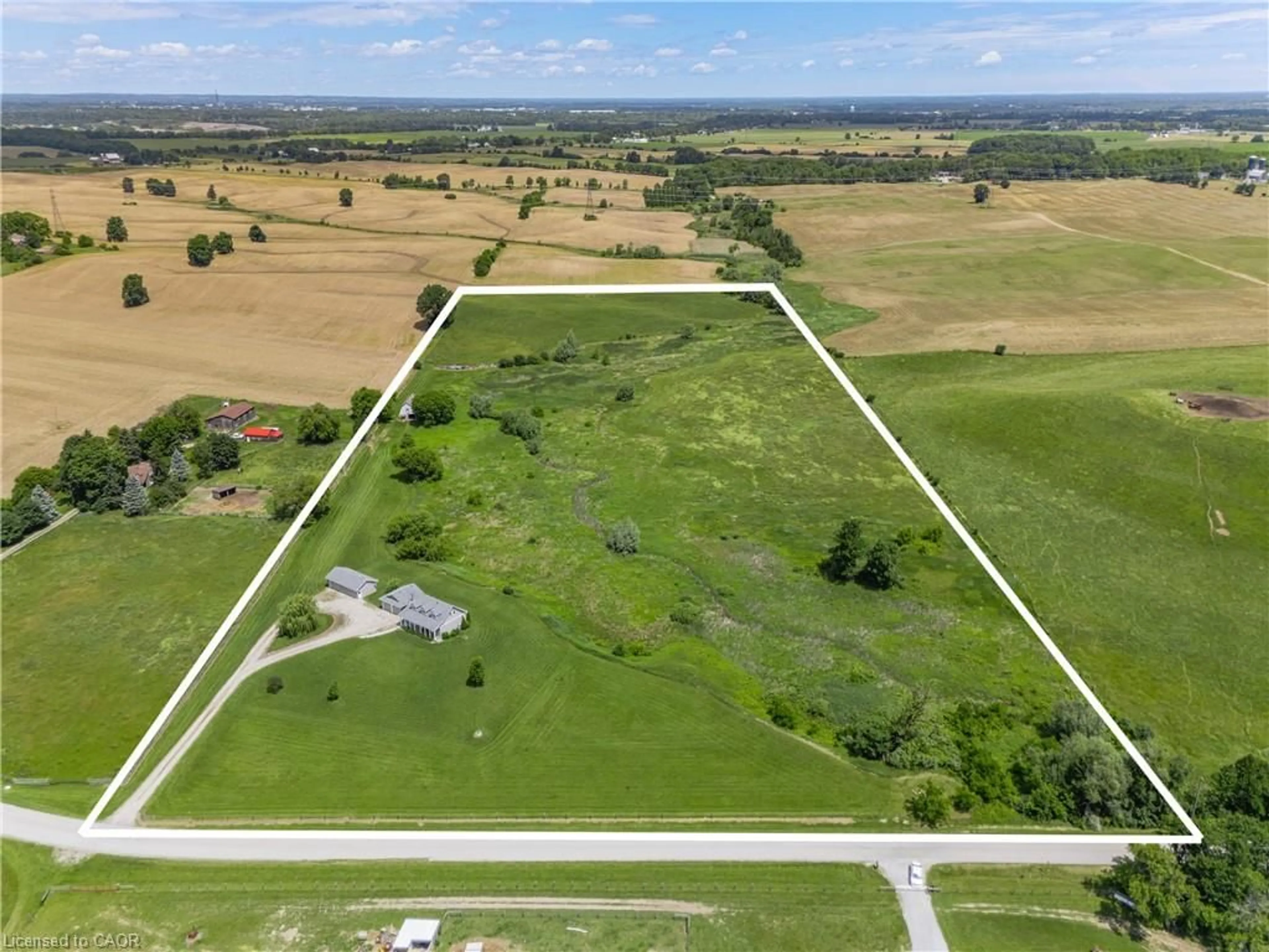 A pic from outside/outdoor area/front of a property/back of a property/a pic from drone, building for 130 Salt Springs Church Rd, Brantford Ontario N3T 5L9