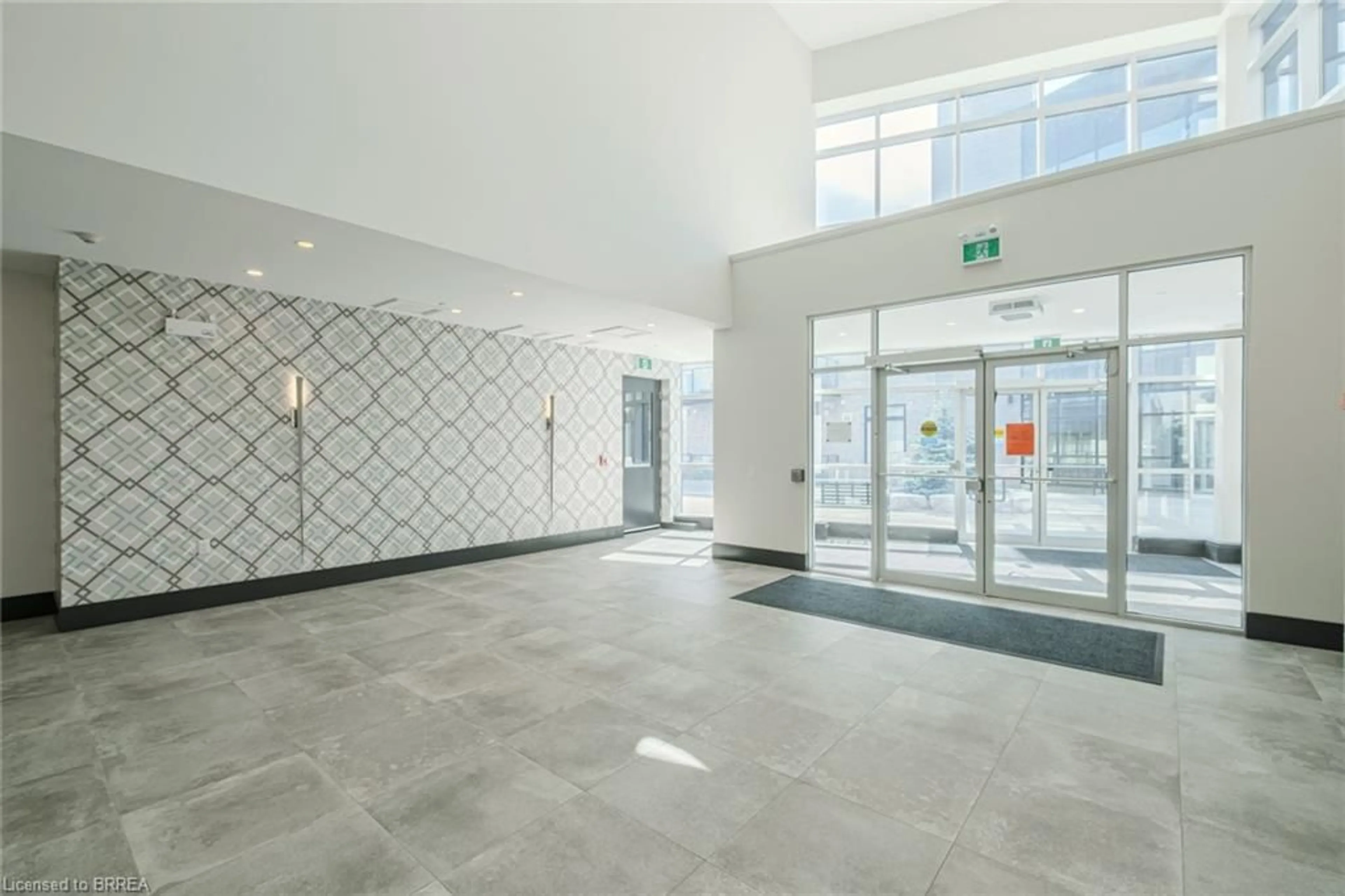 Indoor foyer for 85 Morrell St #203A, Brantford Ontario N3T 4J6