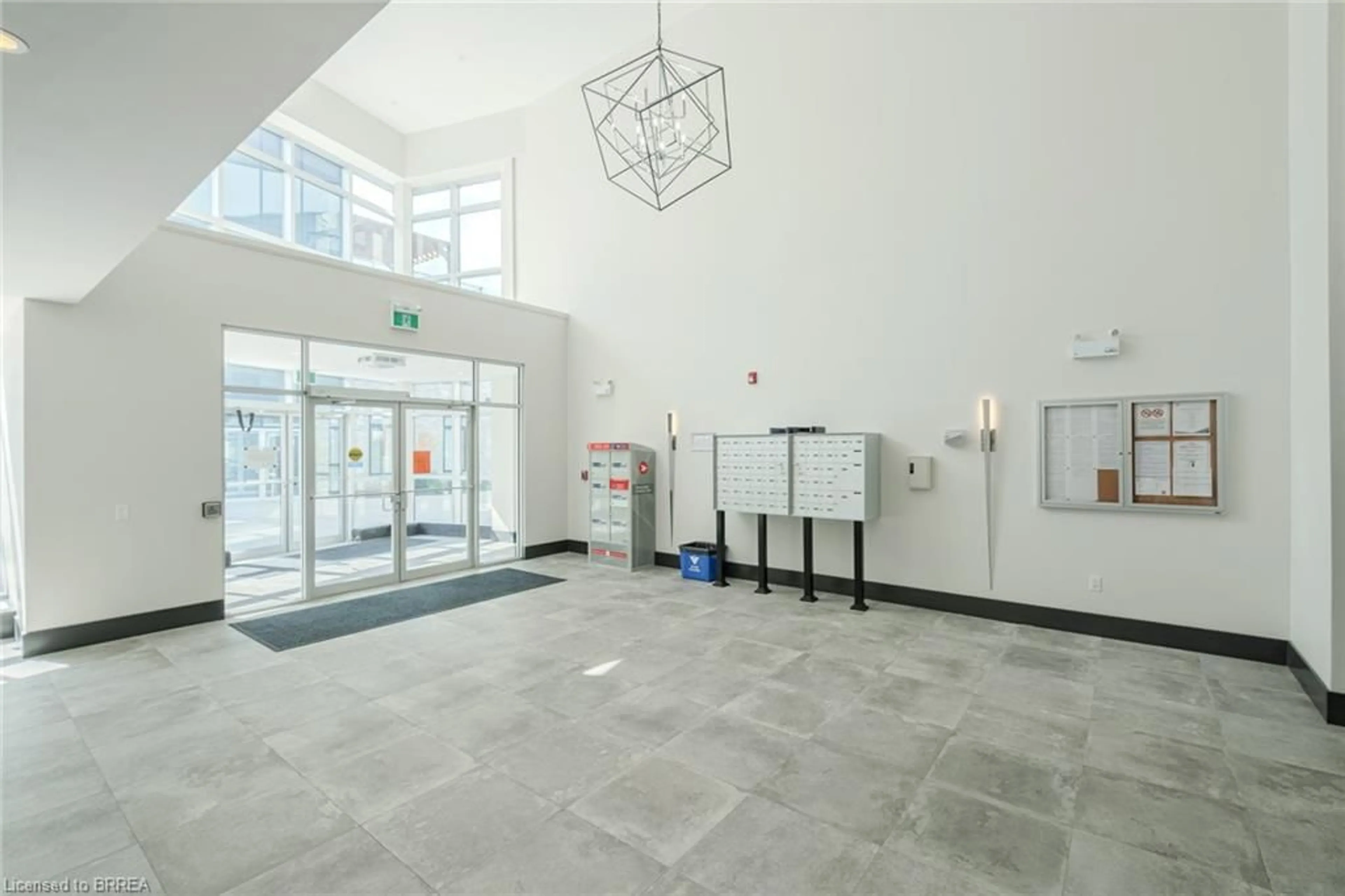 Indoor foyer for 85 Morrell St #203A, Brantford Ontario N3T 4J6
