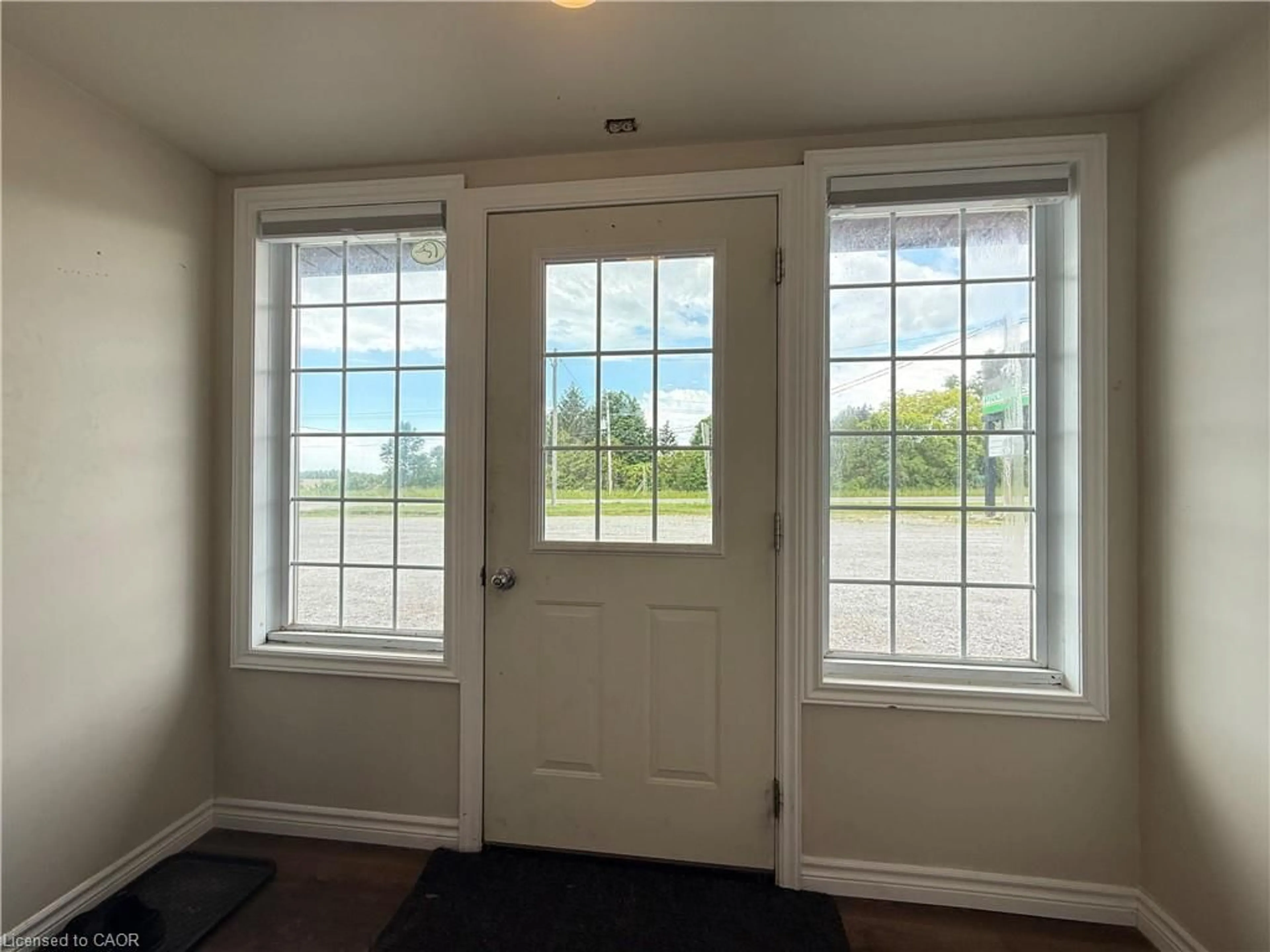Indoor entryway for 1048 Highway 59, Port Rowan Ontario N0E 1M0