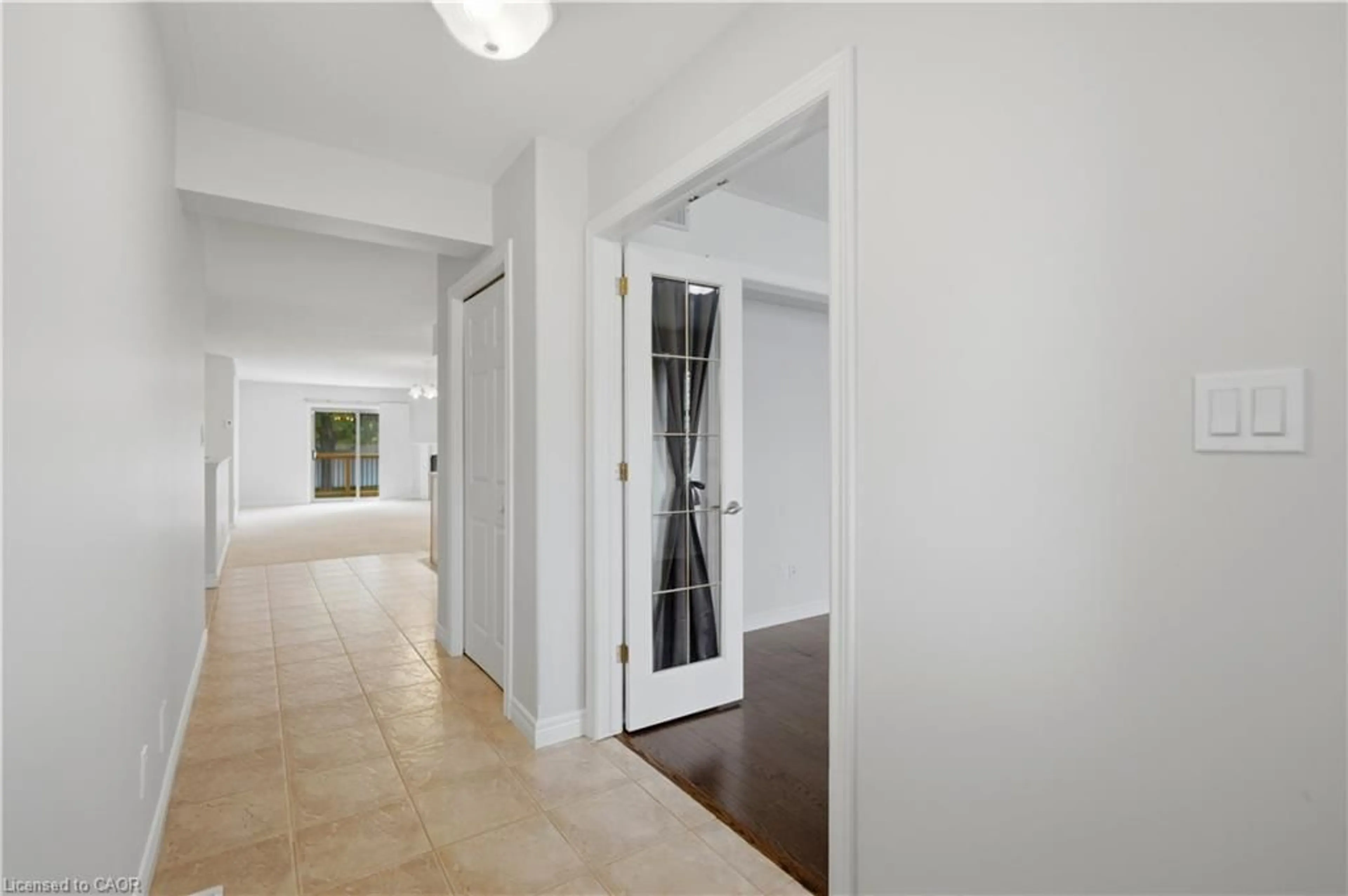 Indoor foyer for 385 Park Rd #25, Brantford Ontario N3R 0A1