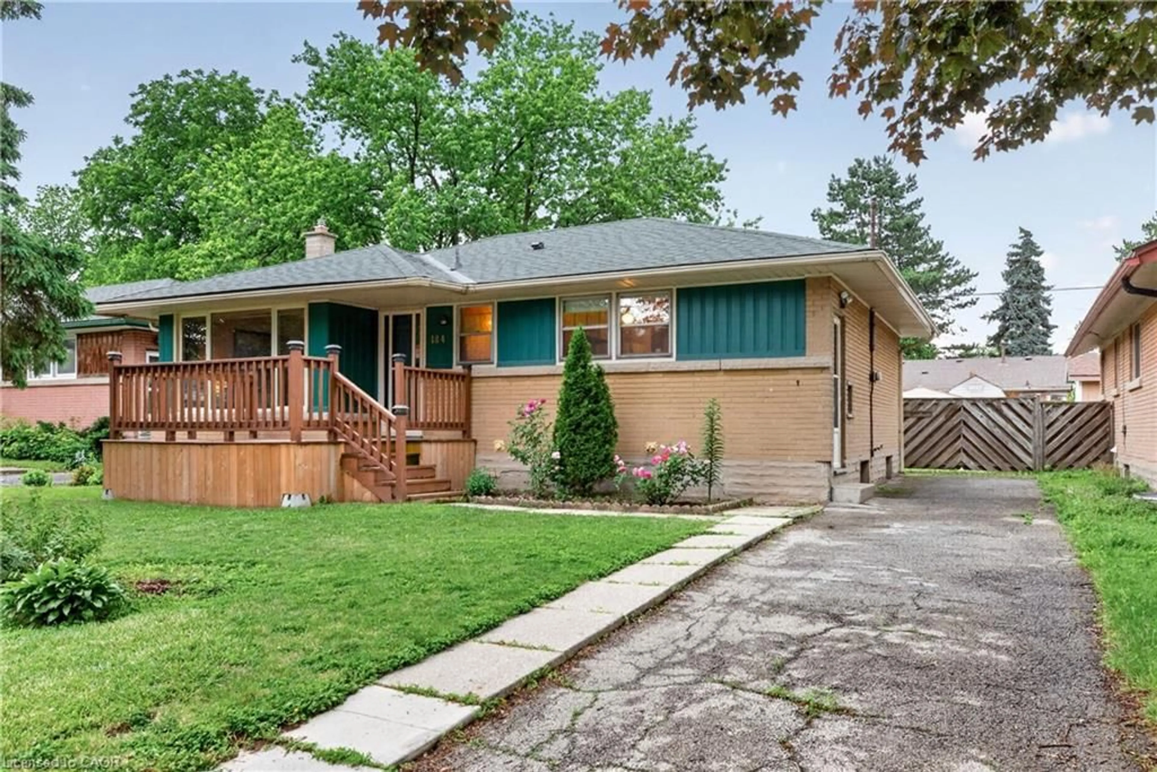 Home with brick exterior material, street for 184 West 33rd St, Hamilton Ontario L9C 5J5