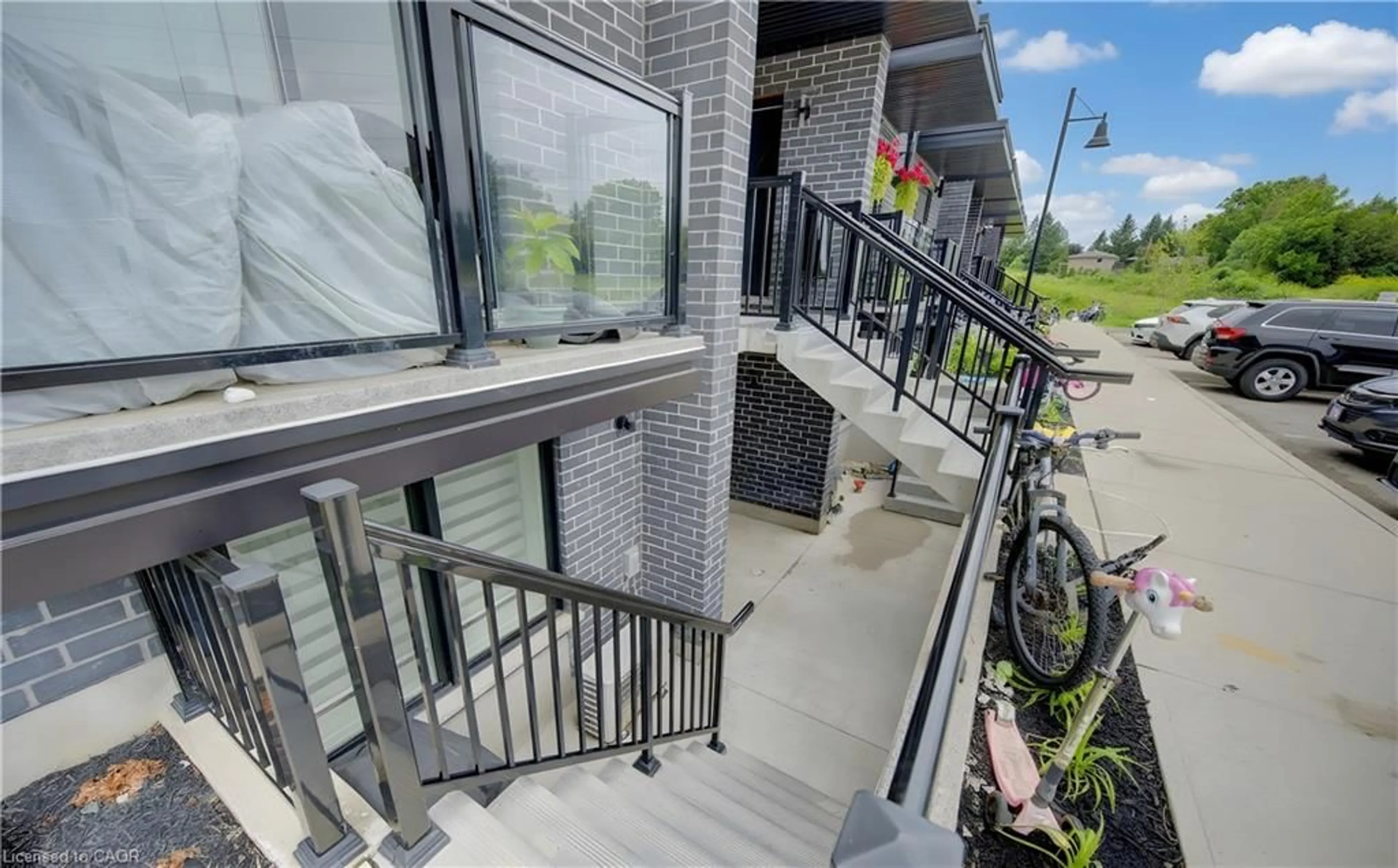 Patio, street for 235 Chapel Hill Dr #14, Kitchener Ontario N2R 0S4