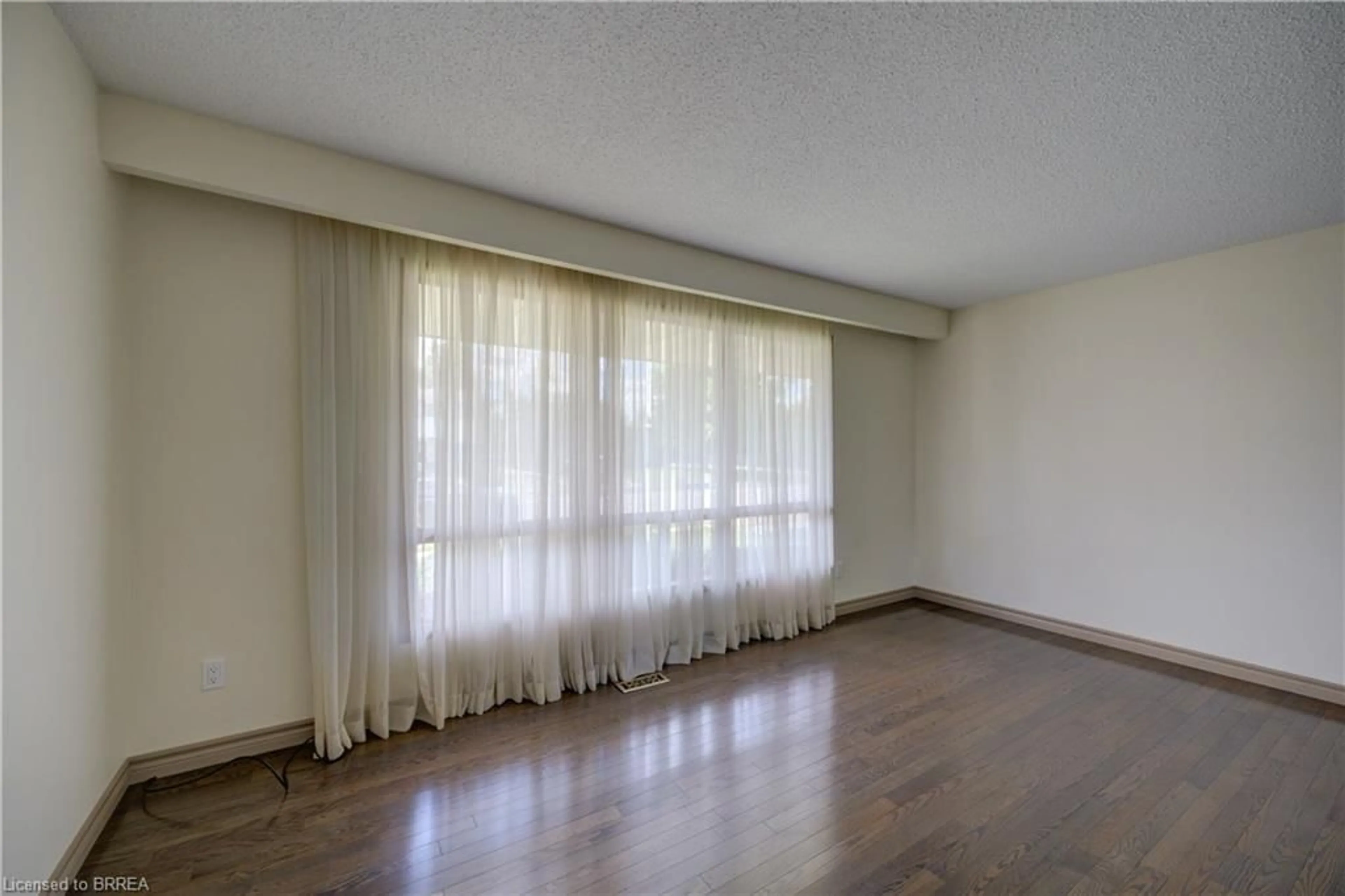 A pic of a room for 19 Owen Ave, Paris Ontario N3L 3N7