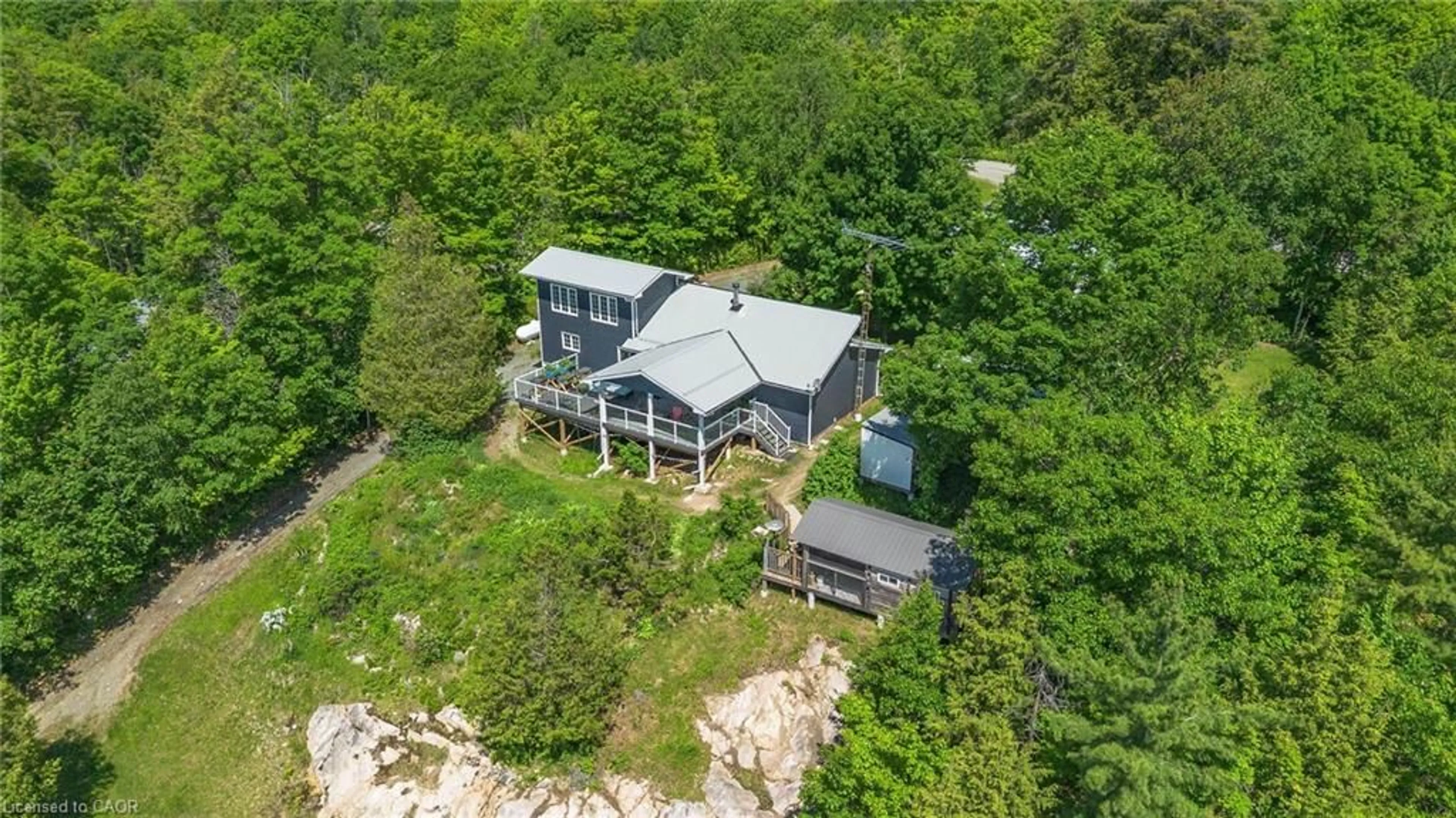A pic from outside/outdoor area/front of a property/back of a property/a pic from drone, unknown for 16 Sunset Bay Dr, Walford Ontario P0P 2A0