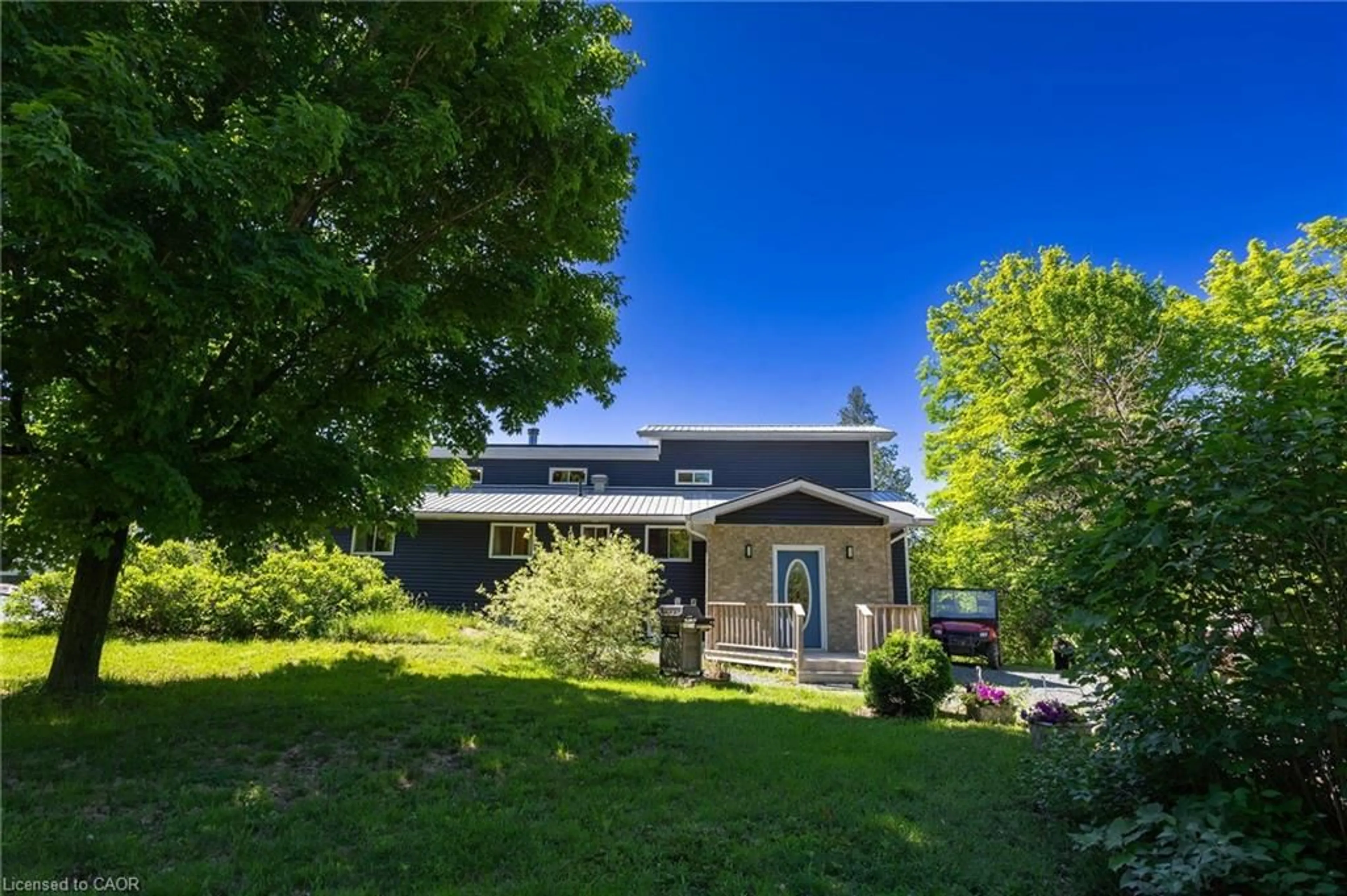 A pic from outside/outdoor area/front of a property/back of a property/a pic from drone, unknown for 16 Sunset Bay Dr, Walford Ontario P0P 2A0