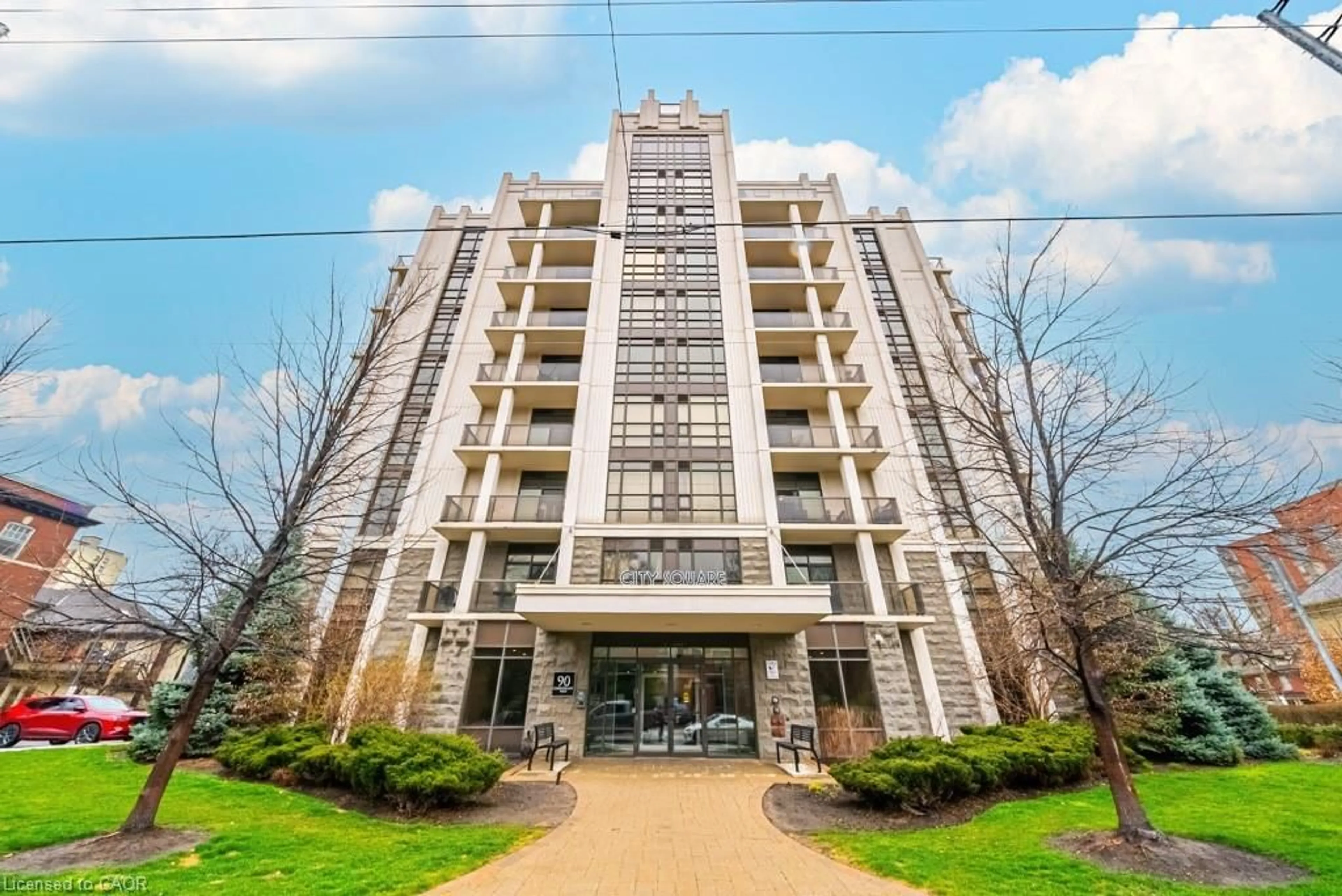 Indoor foyer for 90 Charlton Ave #502, Hamilton Ontario L8P 2C3