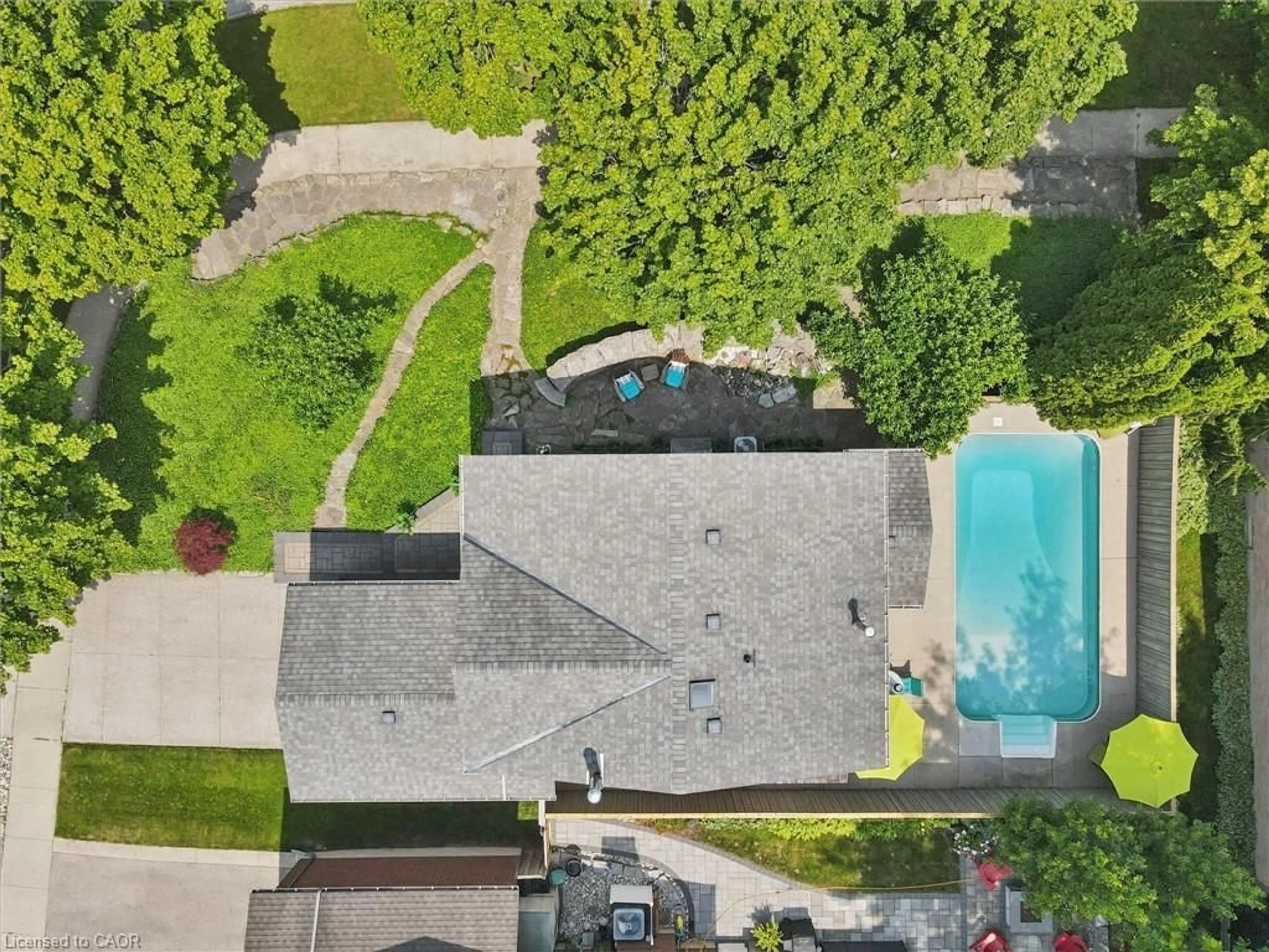 A pic from outside/outdoor area/front of a property/back of a property/a pic from drone, street for 16 Manitoulin Cres, Kitchener Ontario N2A 3J4