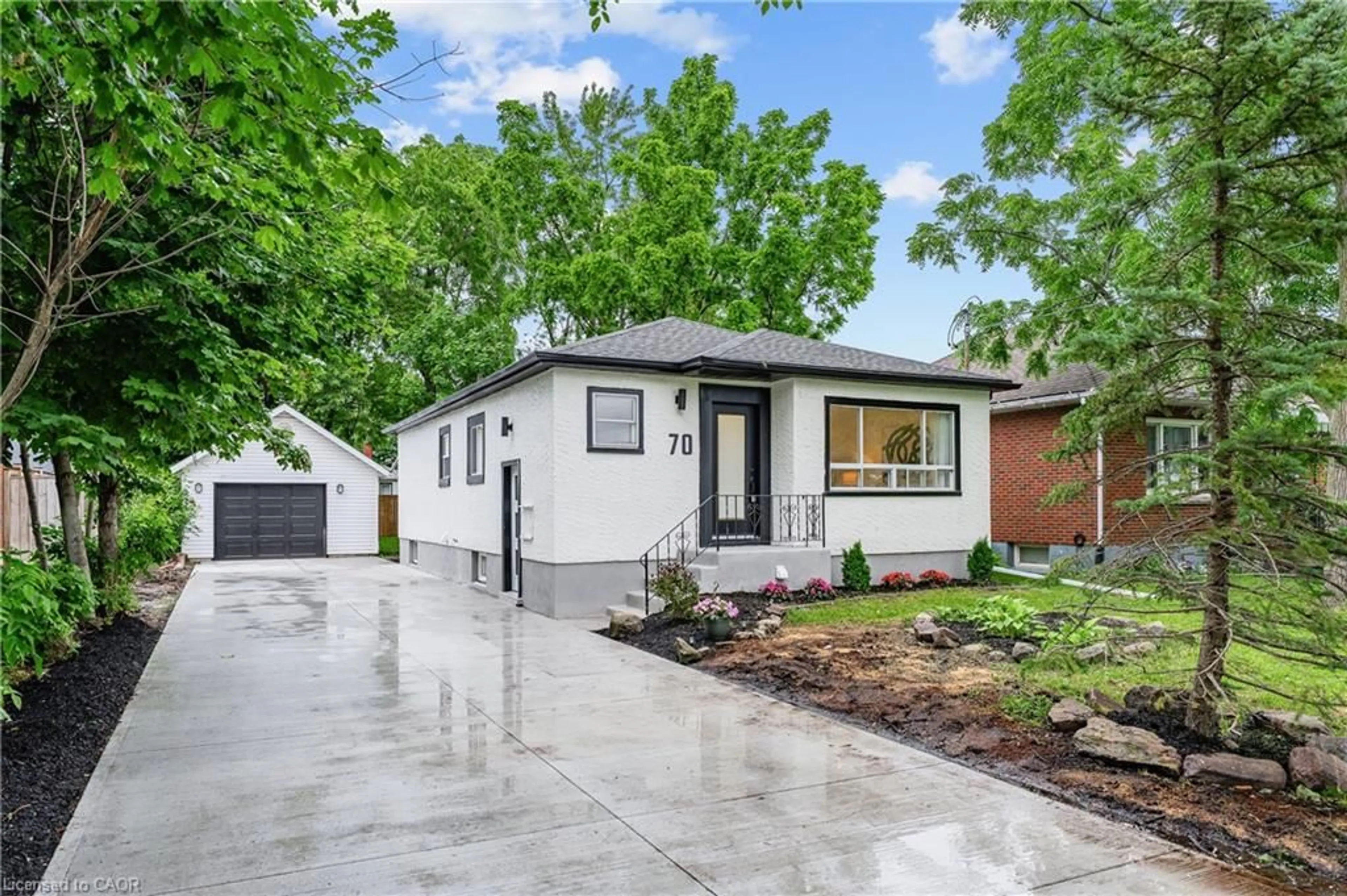 Home with brick exterior material, street for 70 Richmond St, Thorold Ontario L2V 3H1
