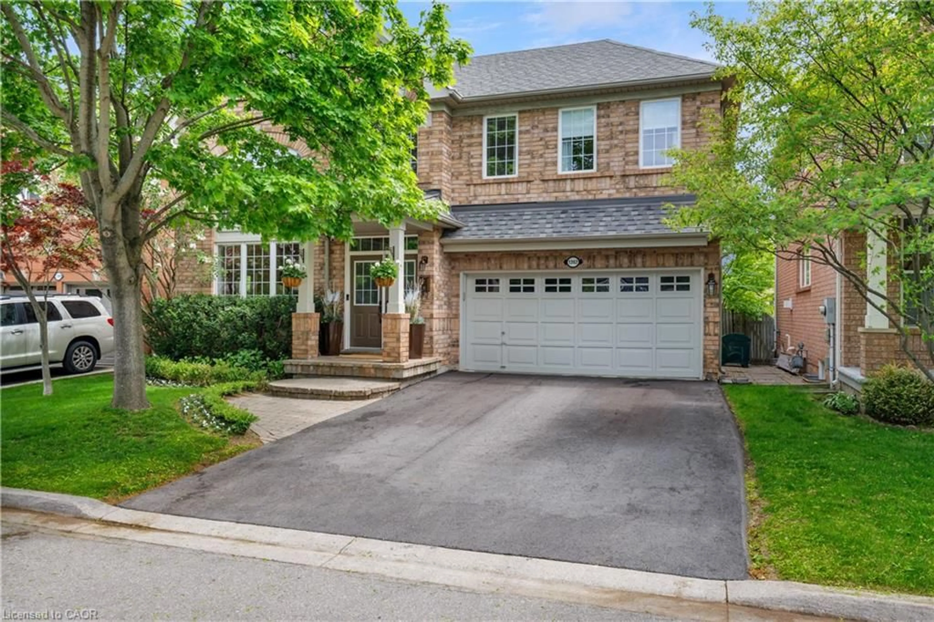 Home with brick exterior material, street for 1392 Pinecliff Rd, Oakville Ontario L6M 3Z1