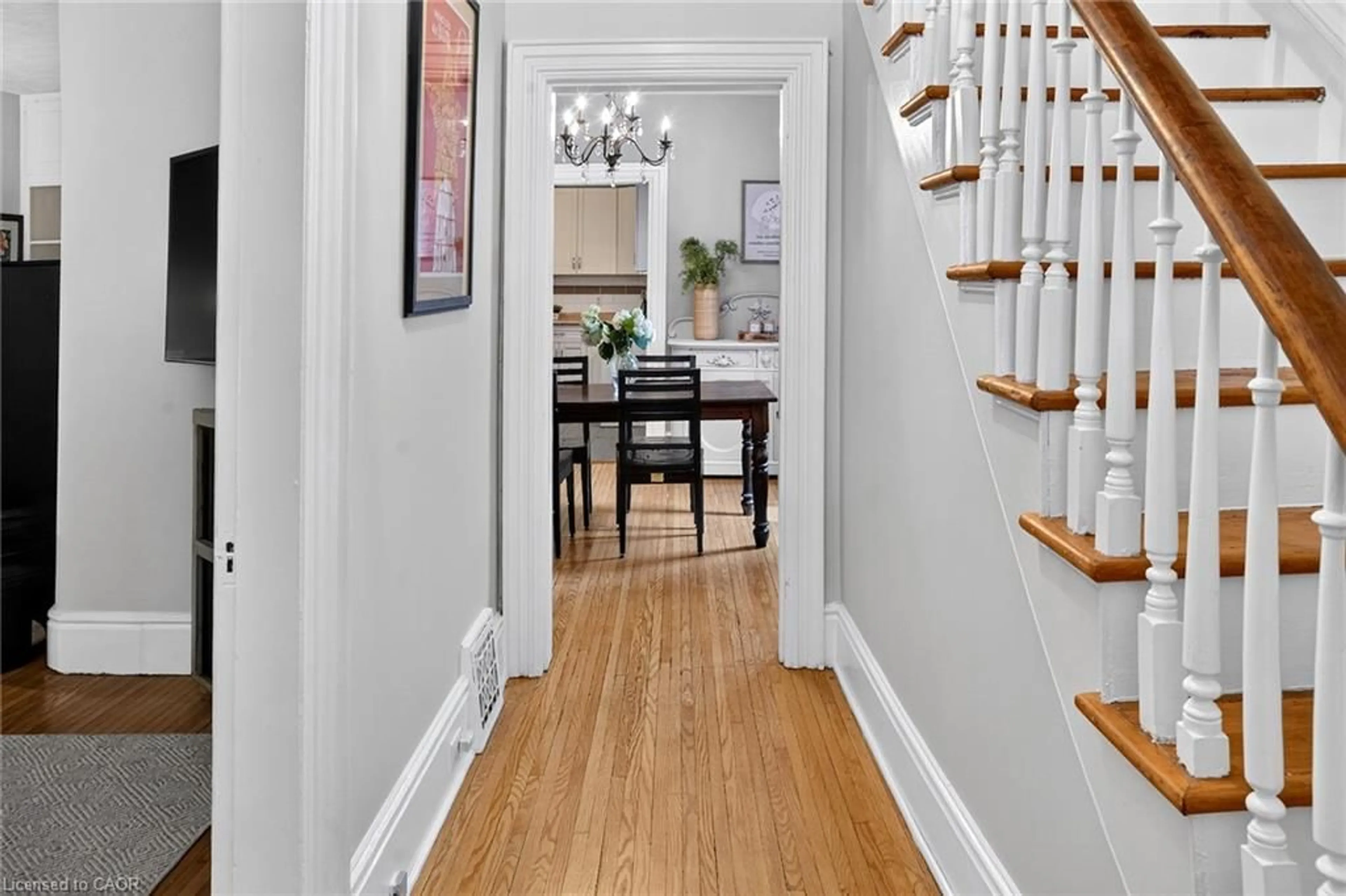 Indoor entryway for 65 Oak St, Cambridge Ontario N1R 4L1