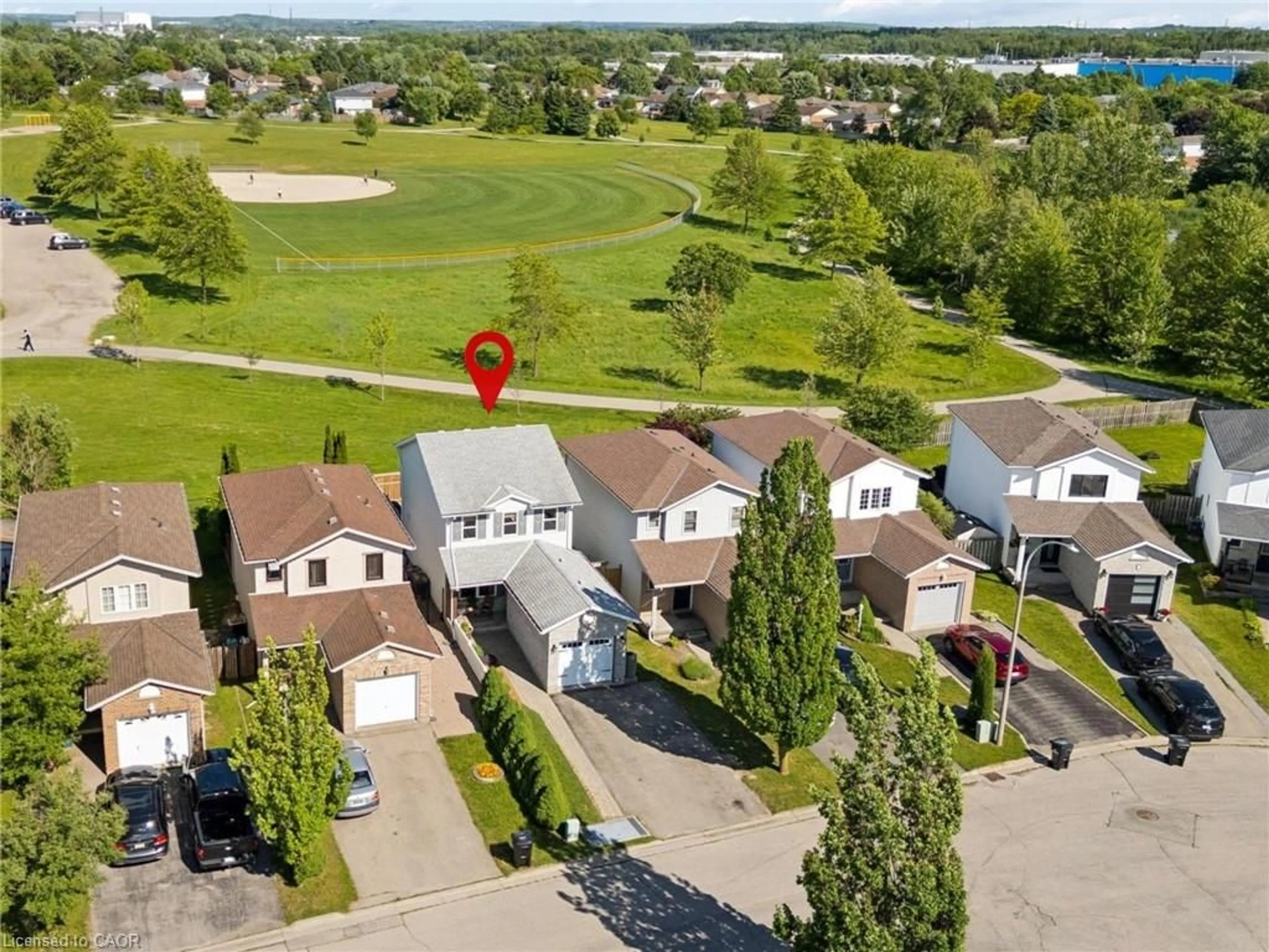 A pic from outside/outdoor area/front of a property/back of a property/a pic from drone, street for 16 White Sands Crt, Kitchener Ontario N2E 3S4