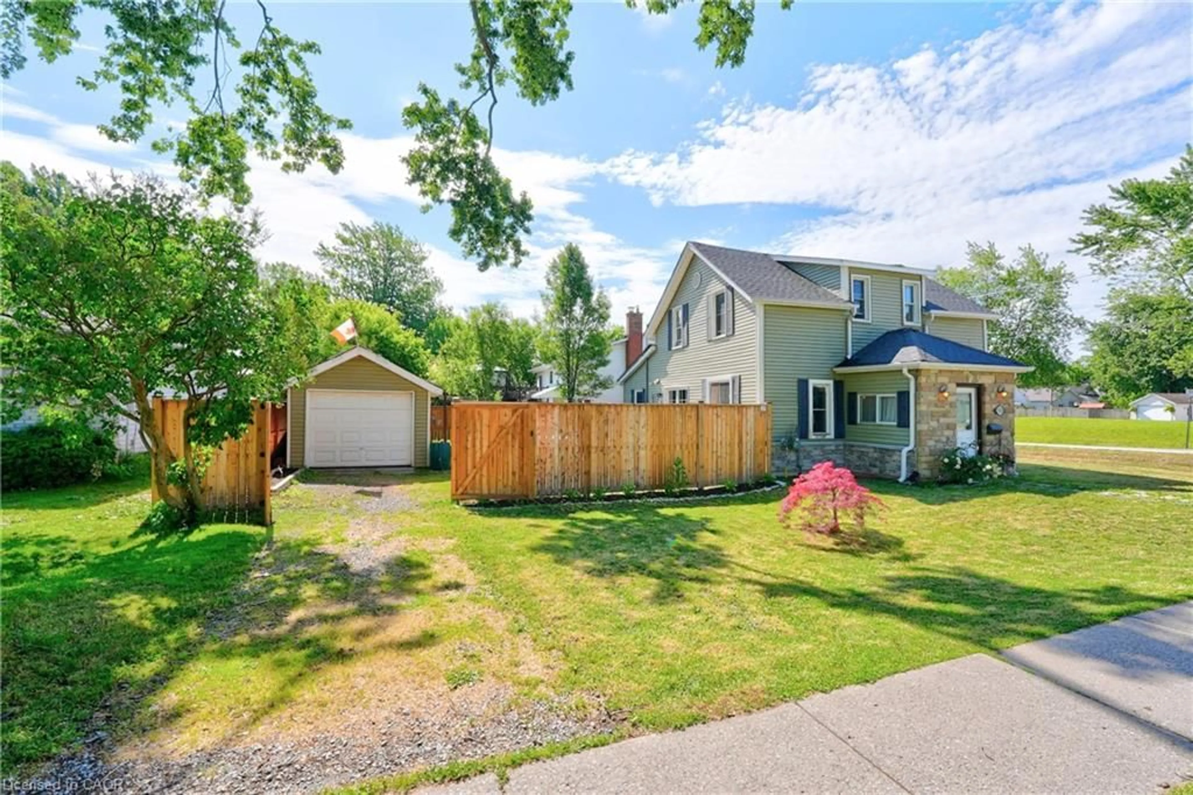 A pic from outside/outdoor area/front of a property/back of a property/a pic from drone, street for 503 John St, Dunnville Ontario N1A 2R3