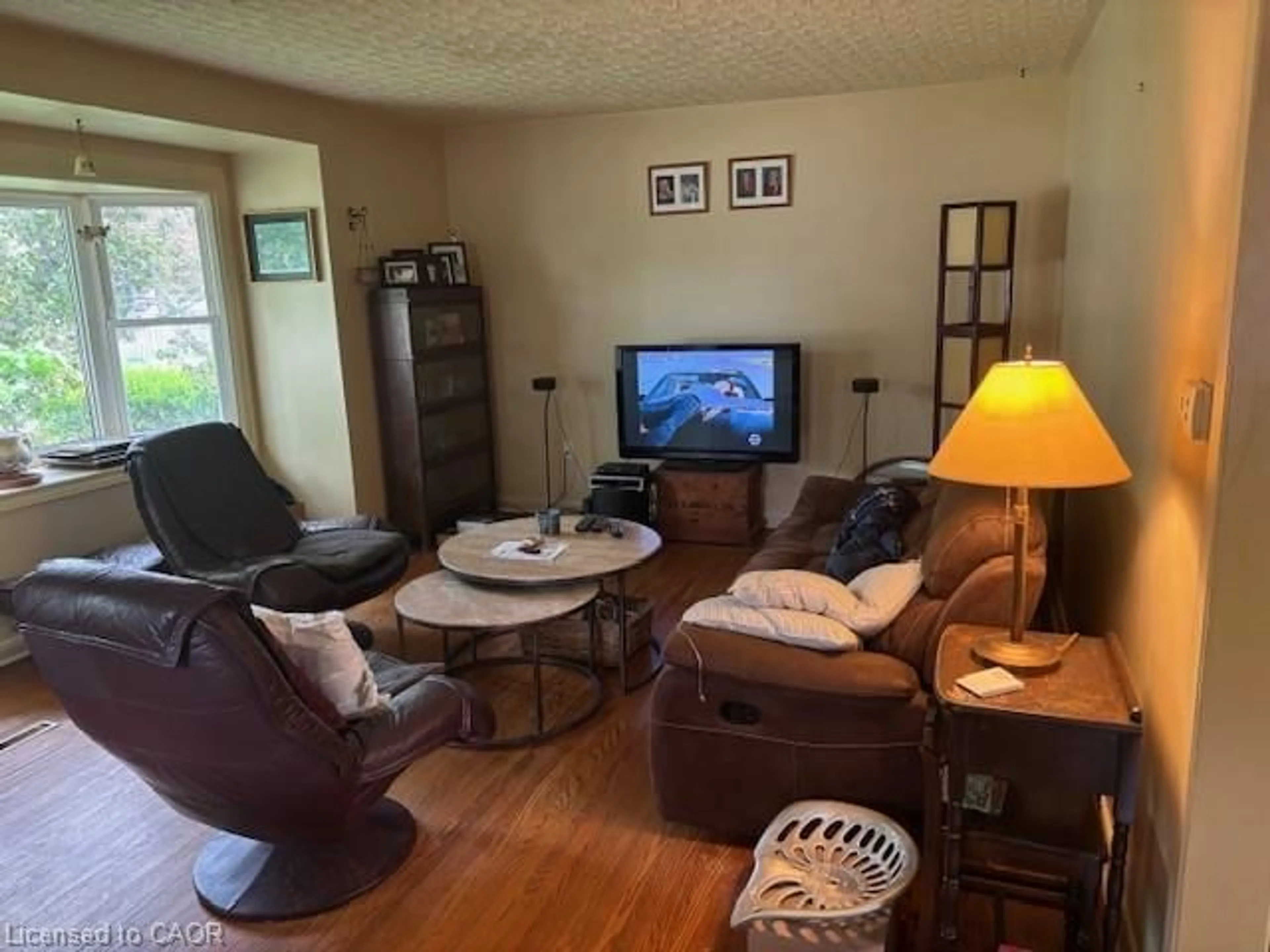 Living room with furniture, unknown for 141 Bell St, Milton Ontario L9T 2A7