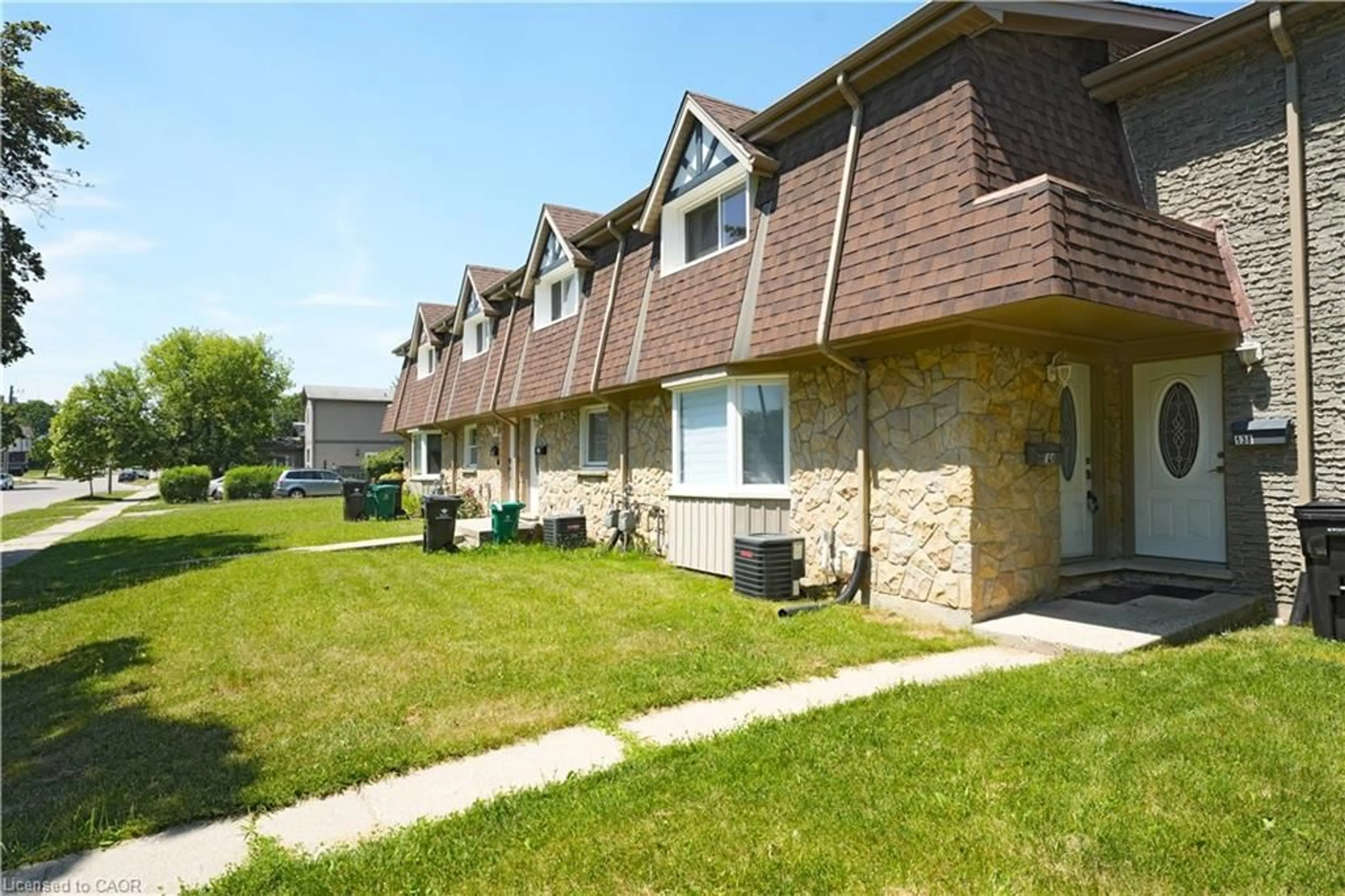 Patio, street for 136 Jansen Ave, Kitchener Ontario N2A 2L7