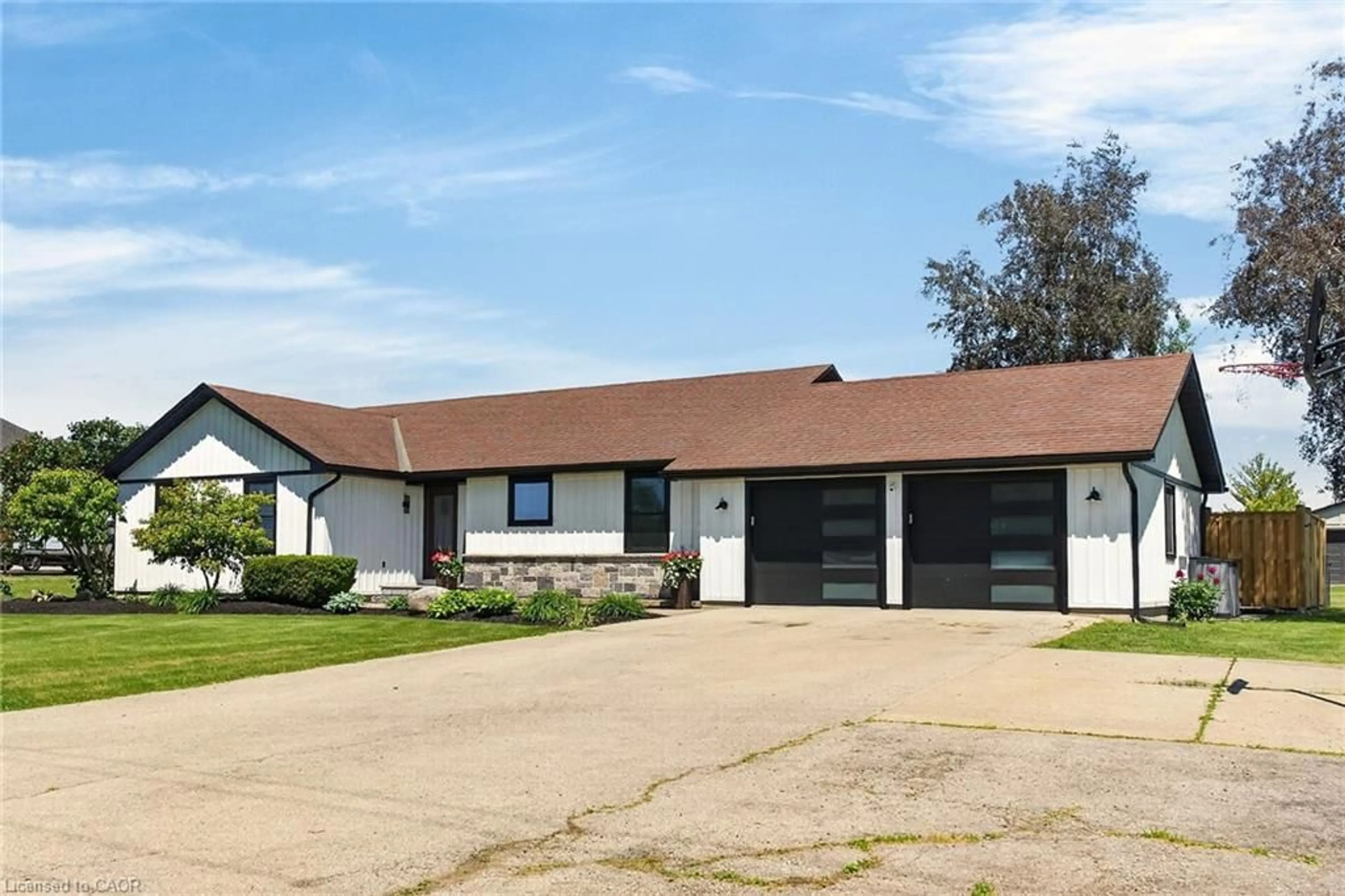 Home with vinyl exterior material, street for 2885 Haldimand Road 9, York Ontario N0A 1R0