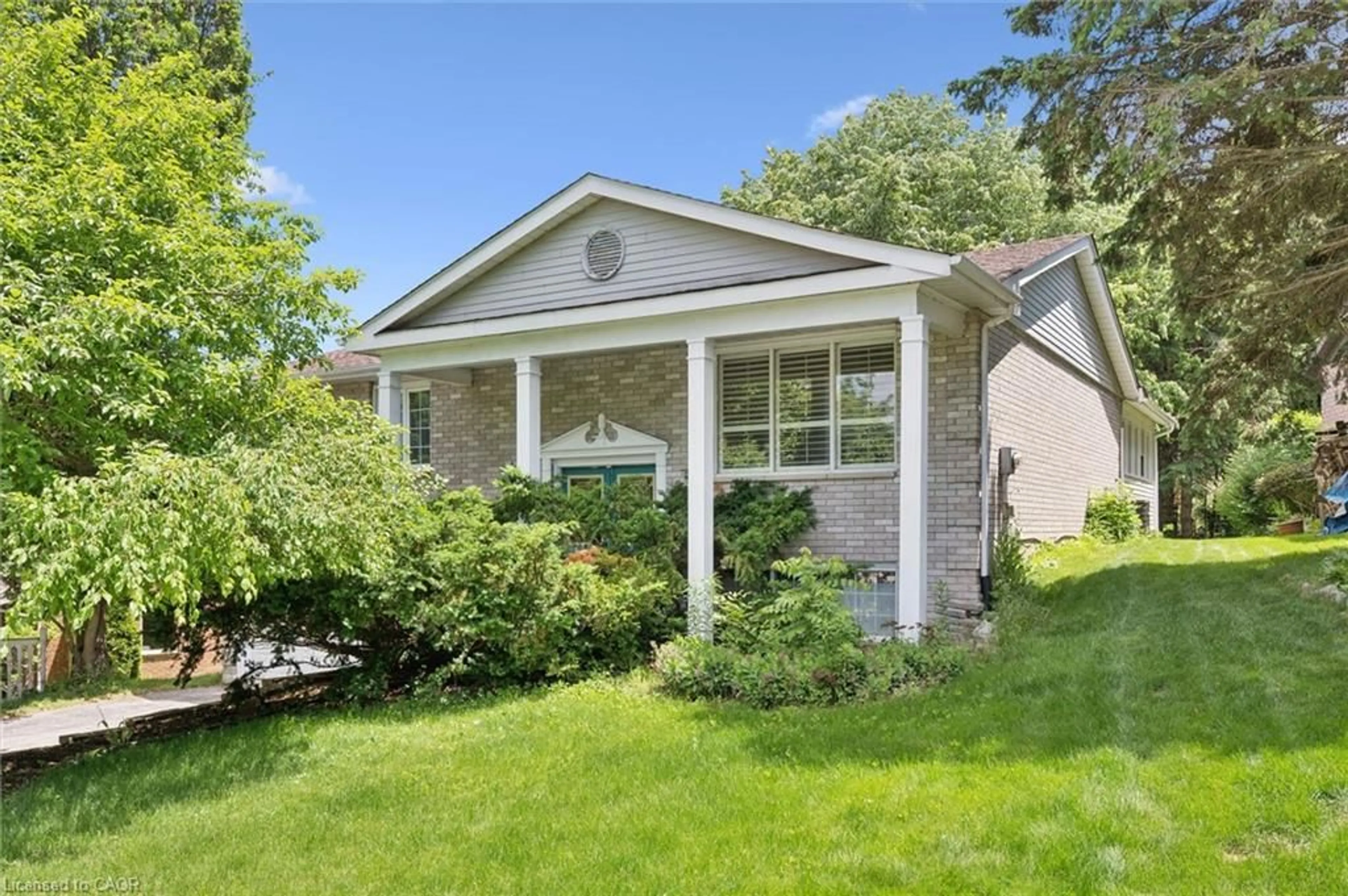 Home with vinyl exterior material, street for 176 Sandford Fleming Dr, Waterloo Ontario N2T 1G2