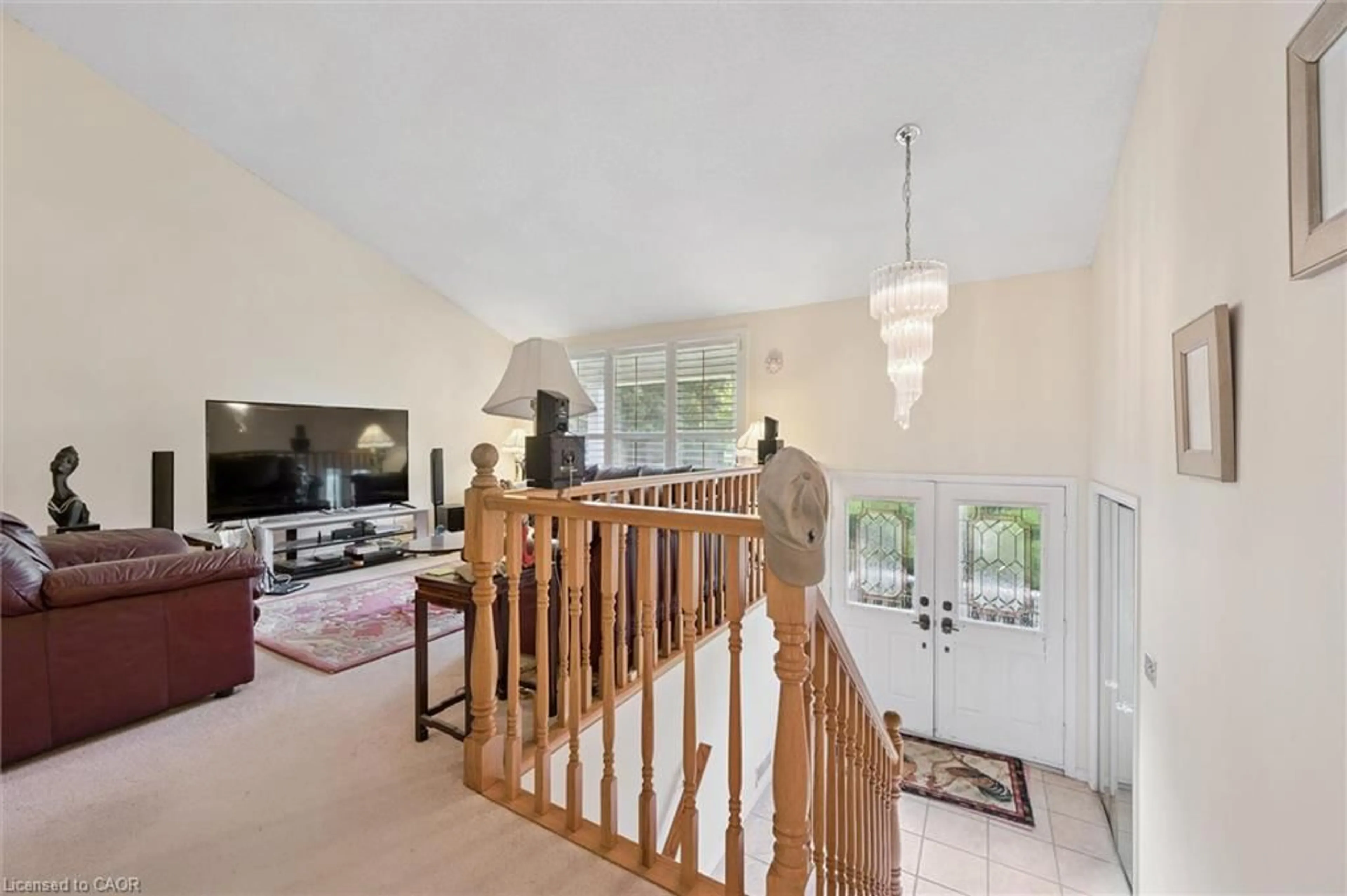 Indoor foyer for 176 Sandford Fleming Dr, Waterloo Ontario N2T 1G2