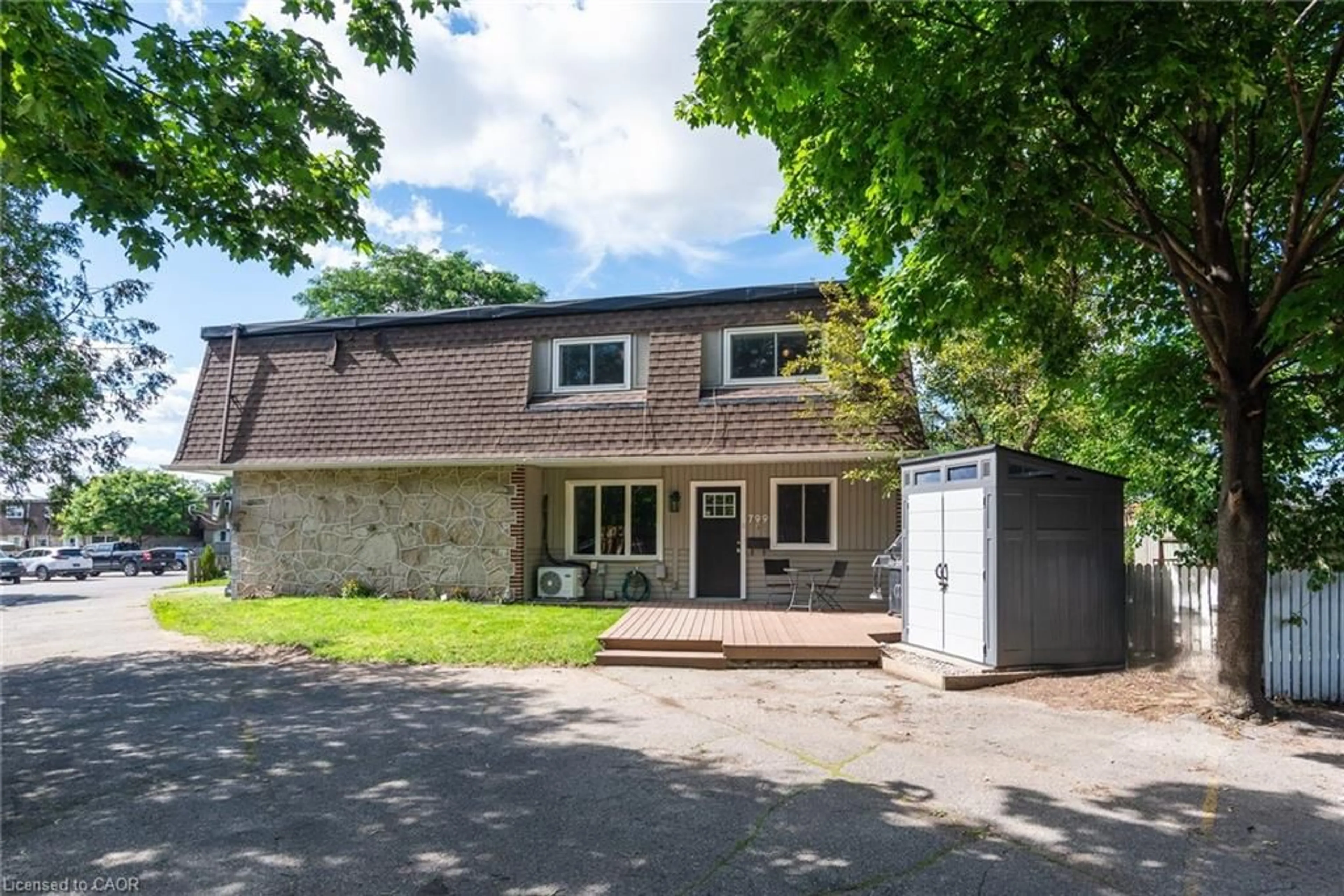 A pic from outside/outdoor area/front of a property/back of a property/a pic from drone, street for 799 Patterson Pl #A, Cambridge Ontario N3H 2N2
