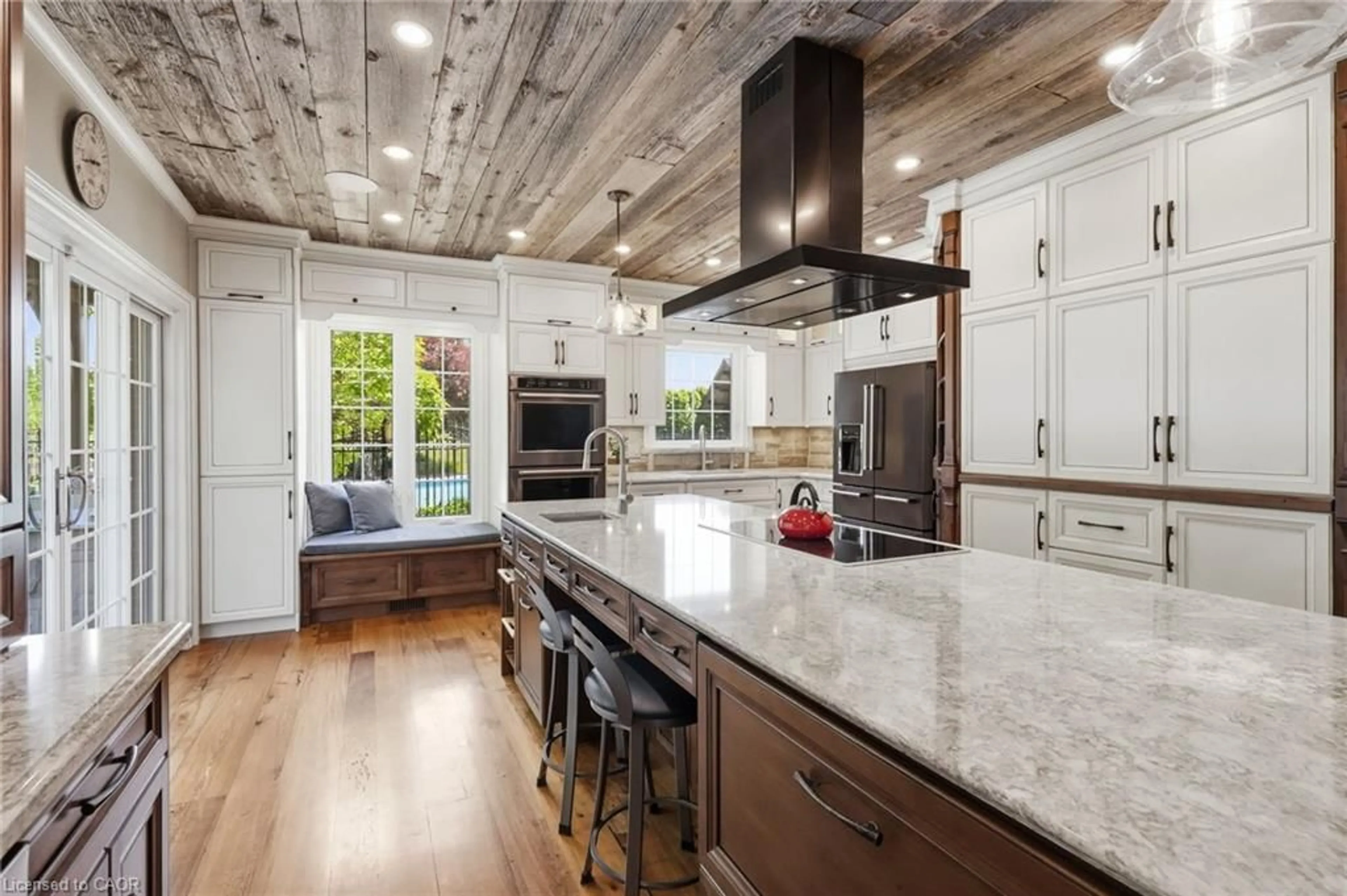 Rustic kitchen, wood/laminate floor for 314 7th Concession Rd, Millgrove Ontario L8B 1T5