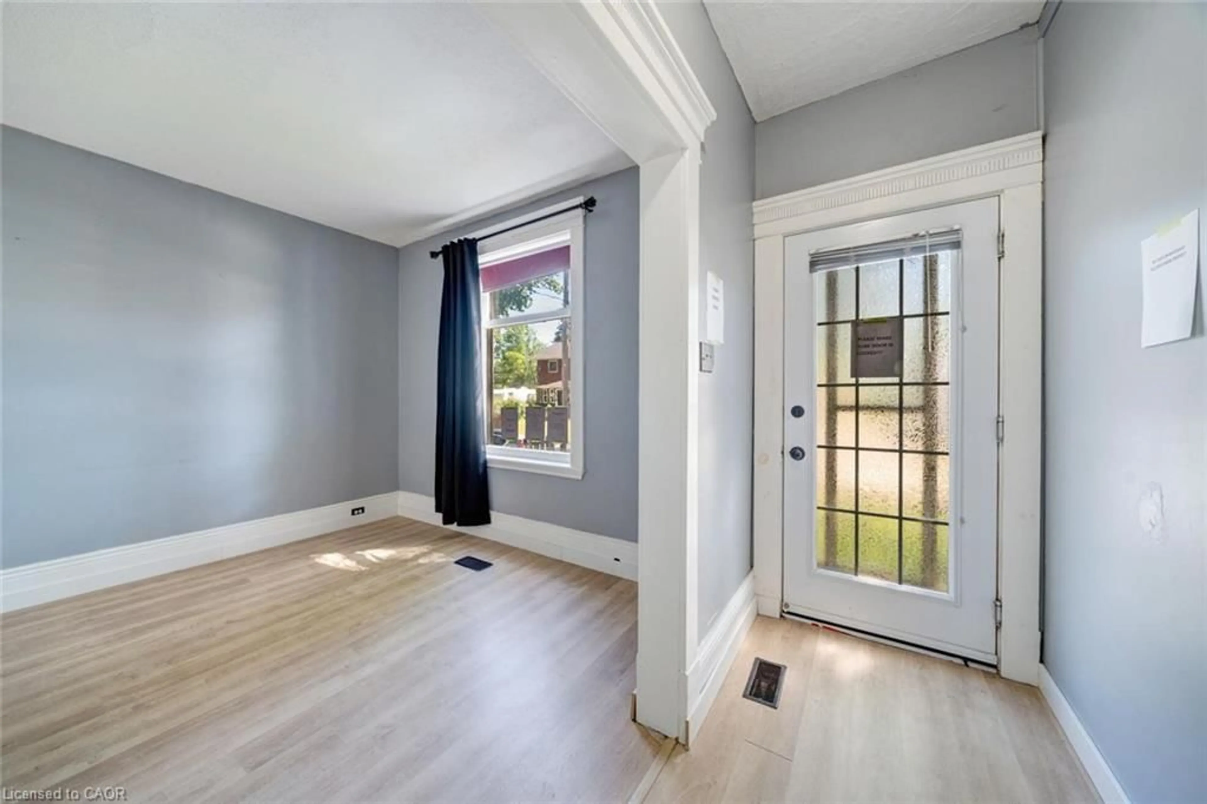 Indoor entryway for 15 George St, Omemee Ontario K0L 2W0