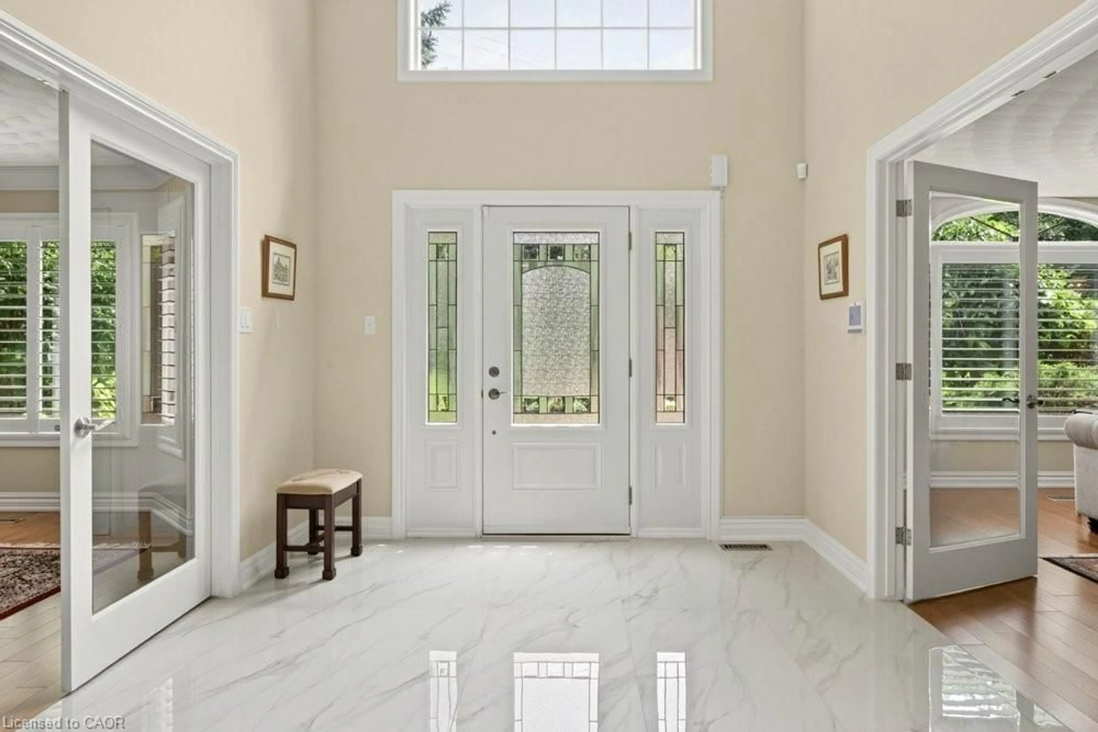 Indoor foyer for 3 Lovers Lane, Ancaster Ontario L9G 1G4