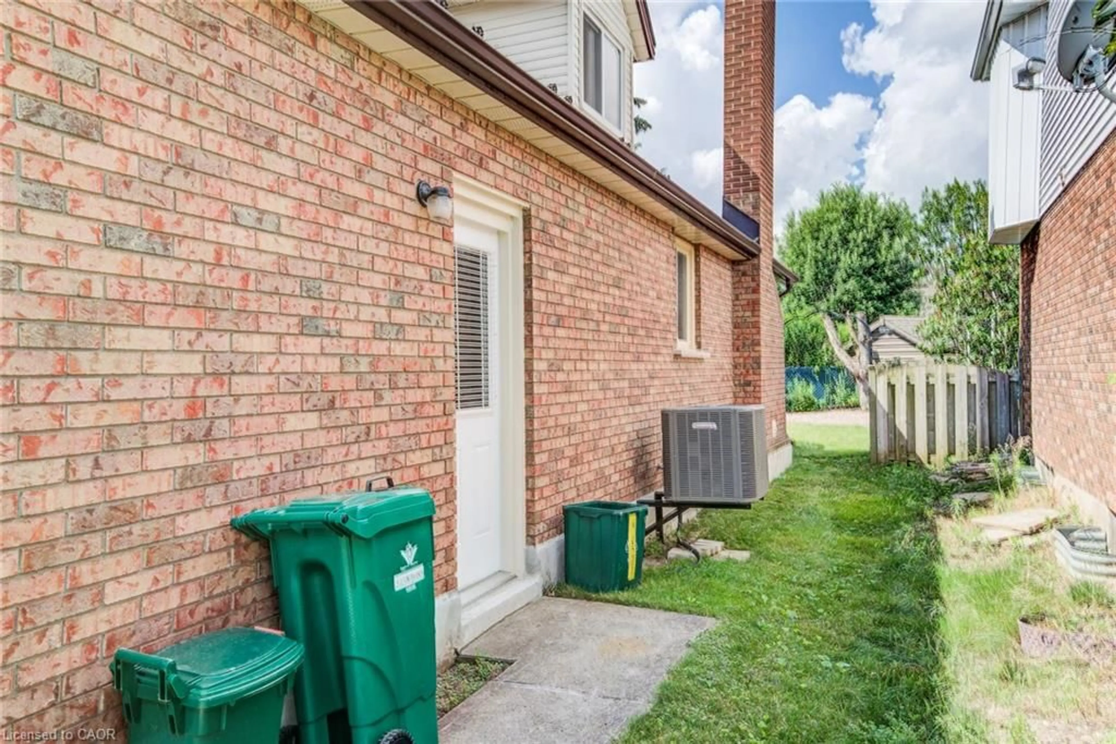 Patio, street for 323 Auburn Dr, Waterloo Ontario N2K 3E1