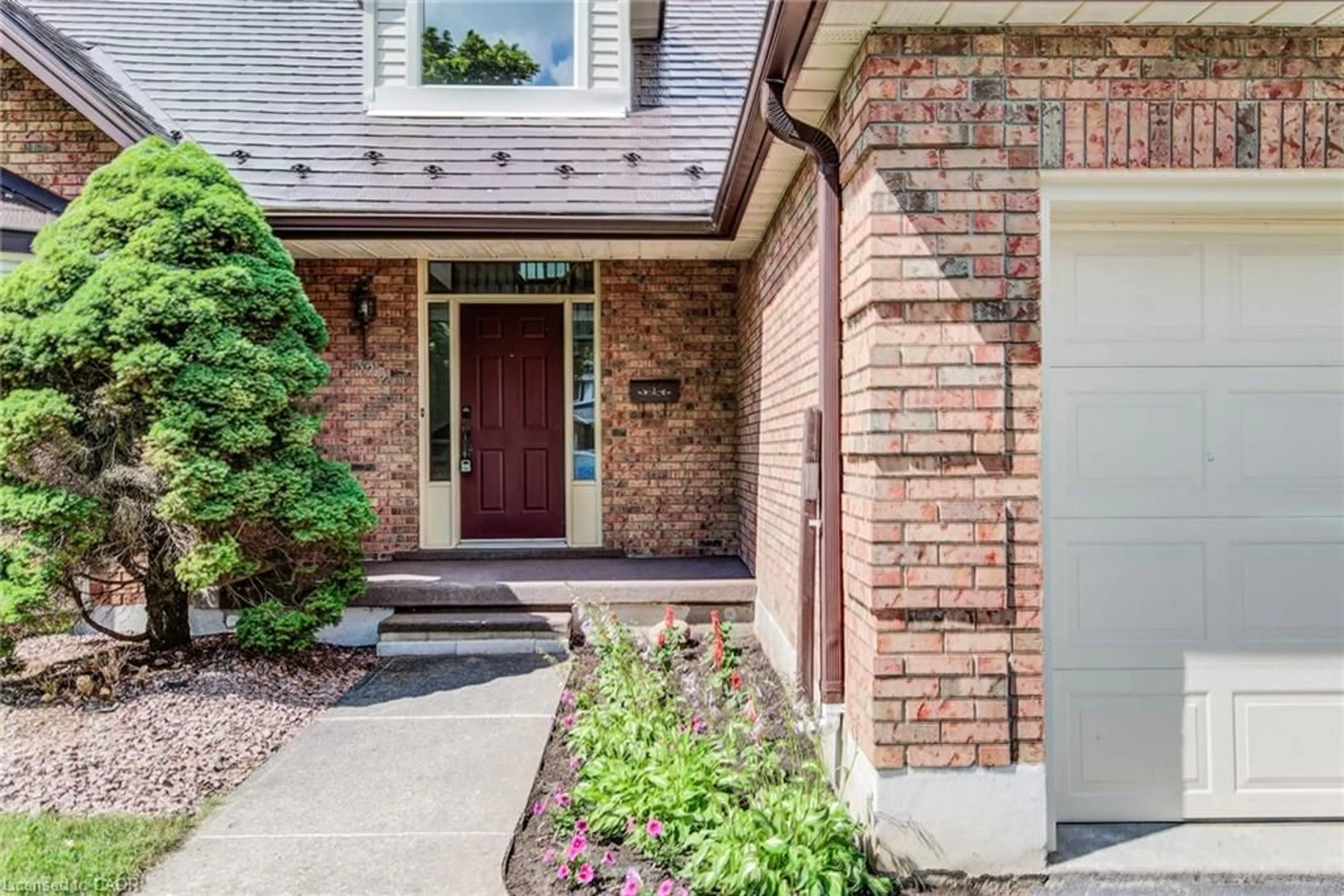 Home with brick exterior material, street for 323 Auburn Dr, Waterloo Ontario N2K 3E1