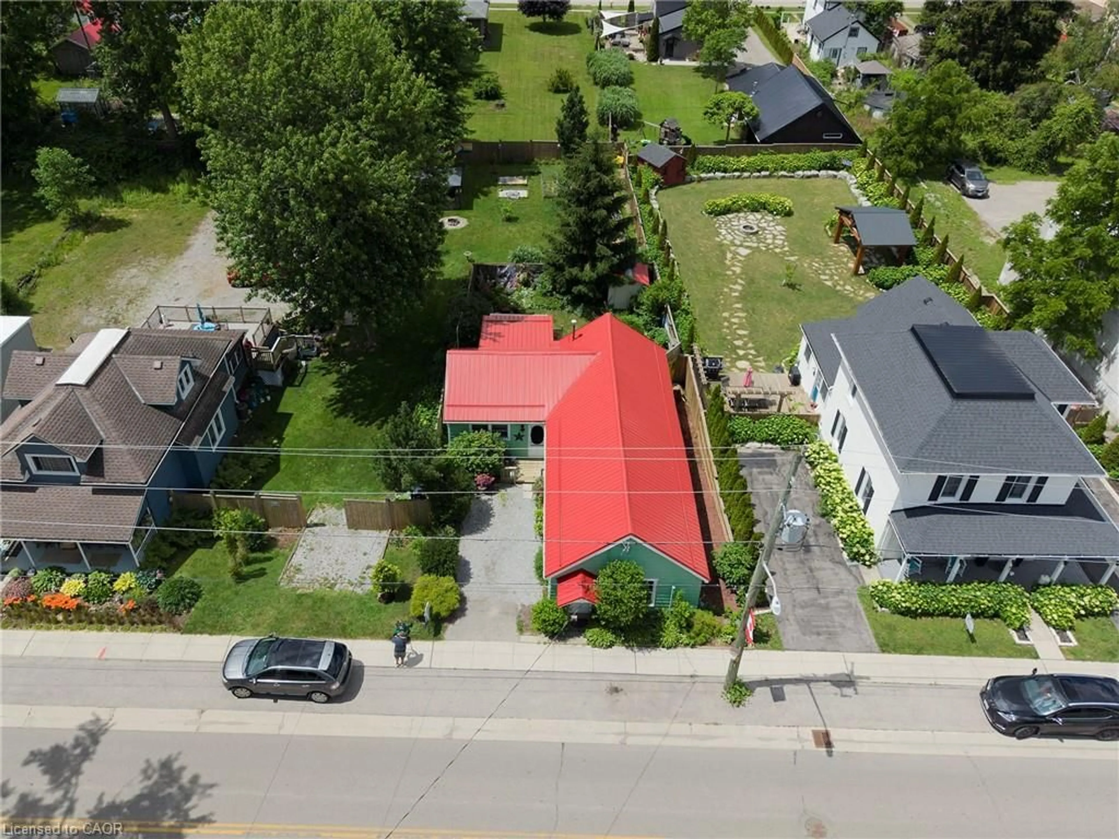 A pic from outside/outdoor area/front of a property/back of a property/a pic from drone, street for 1045 Bay St, Port Rowan Ontario N0E 1M0