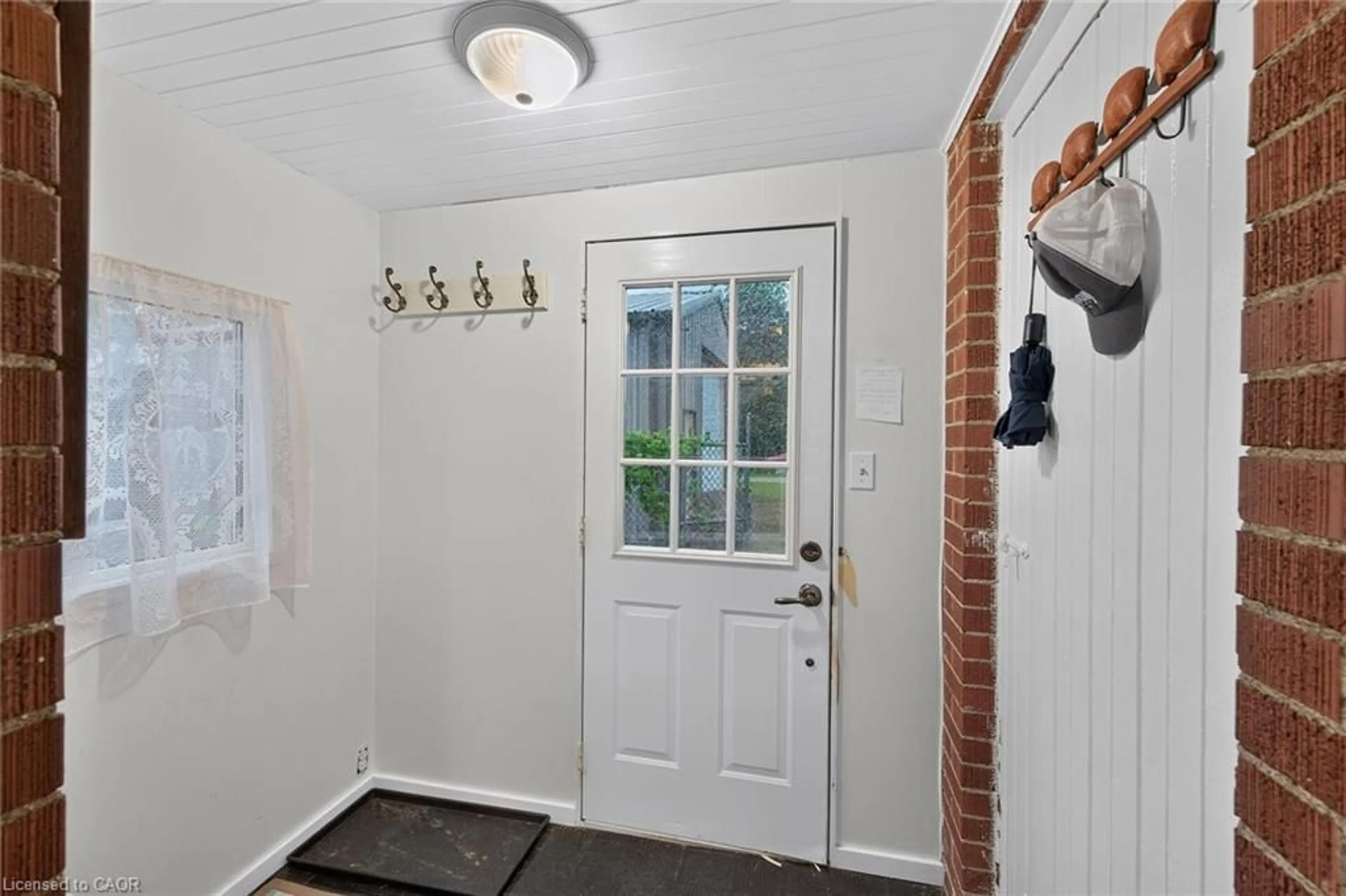 Indoor entryway for 2250 #56 Hwy, Glanbrook Ontario L0R 1C0