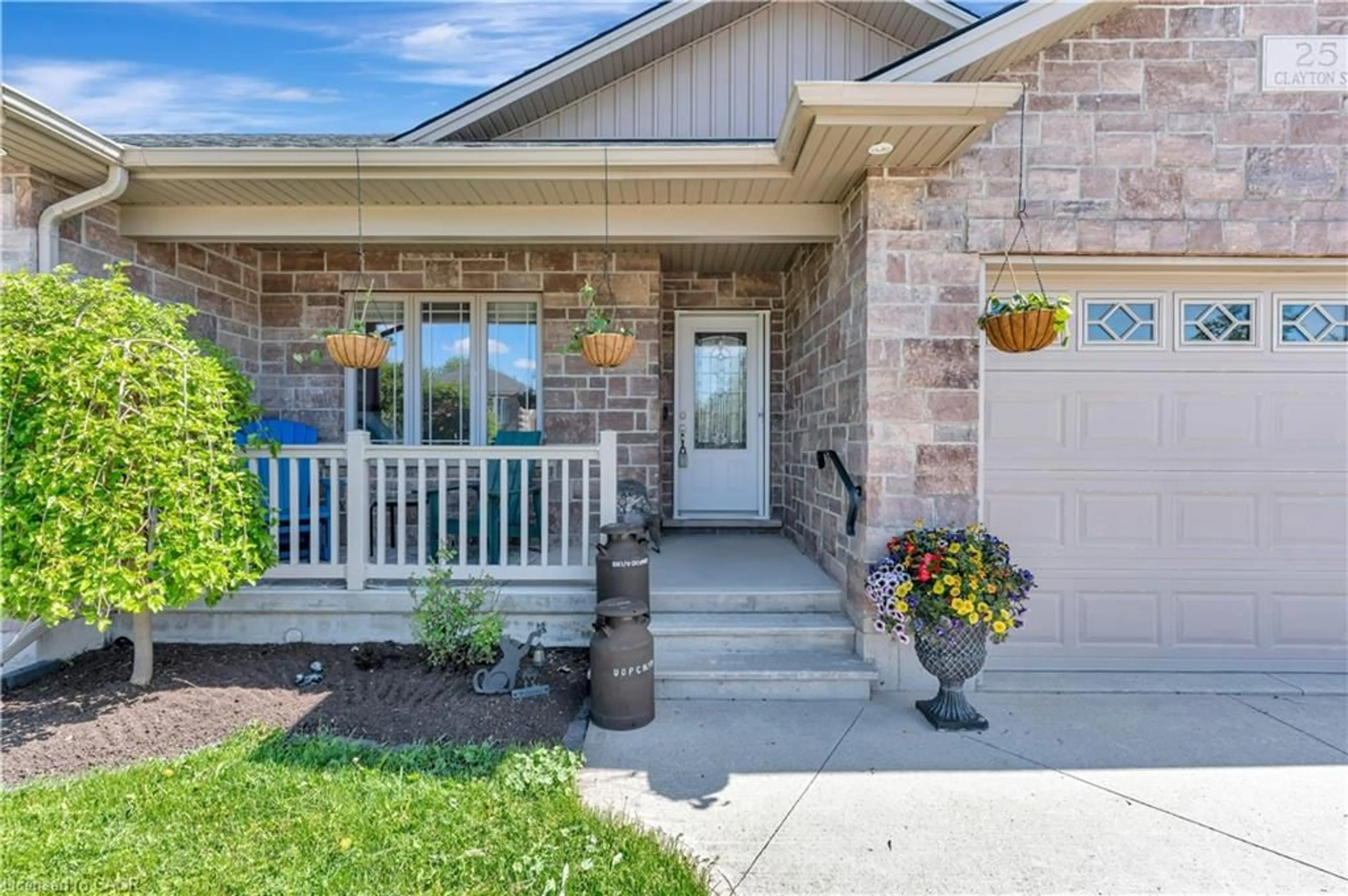 Indoor entryway for 25 Clayton St, Mitchell Ontario N0K 1N0