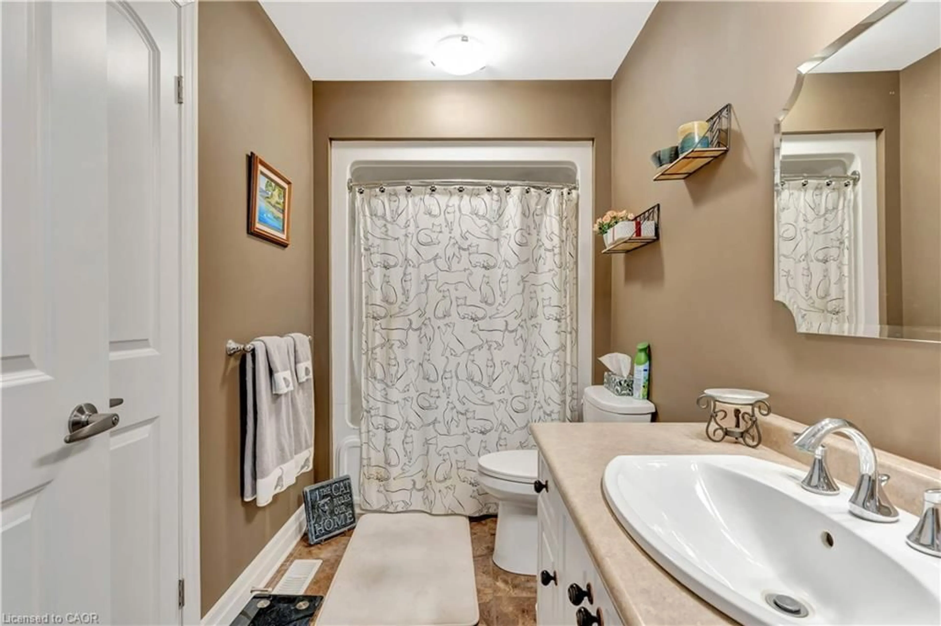 Standard bathroom, ceramic/tile floor for 25 Clayton St, Mitchell Ontario N0K 1N0