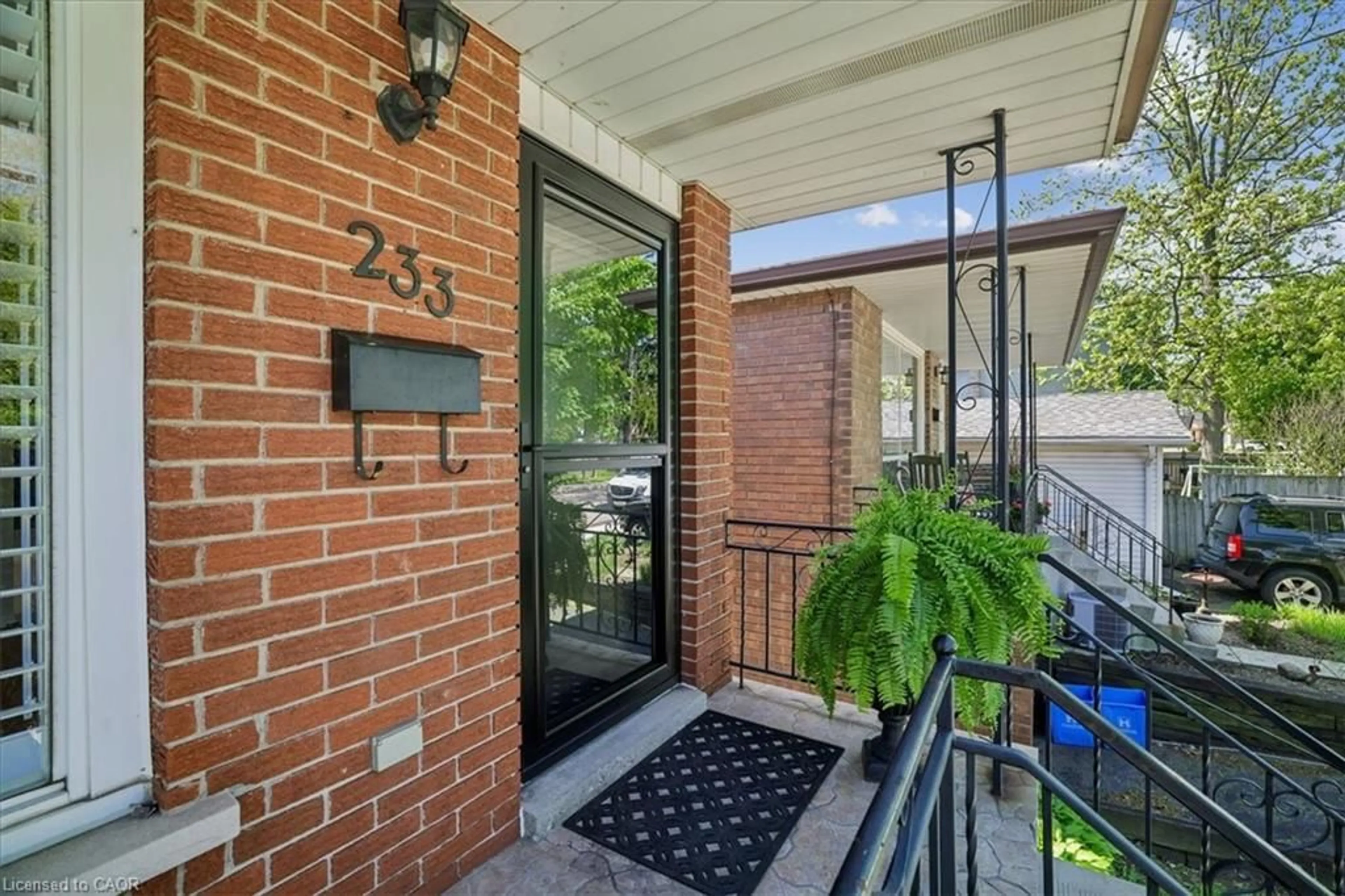 Unknown for 233 East 8th St, Hamilton Ontario L9A 3L7