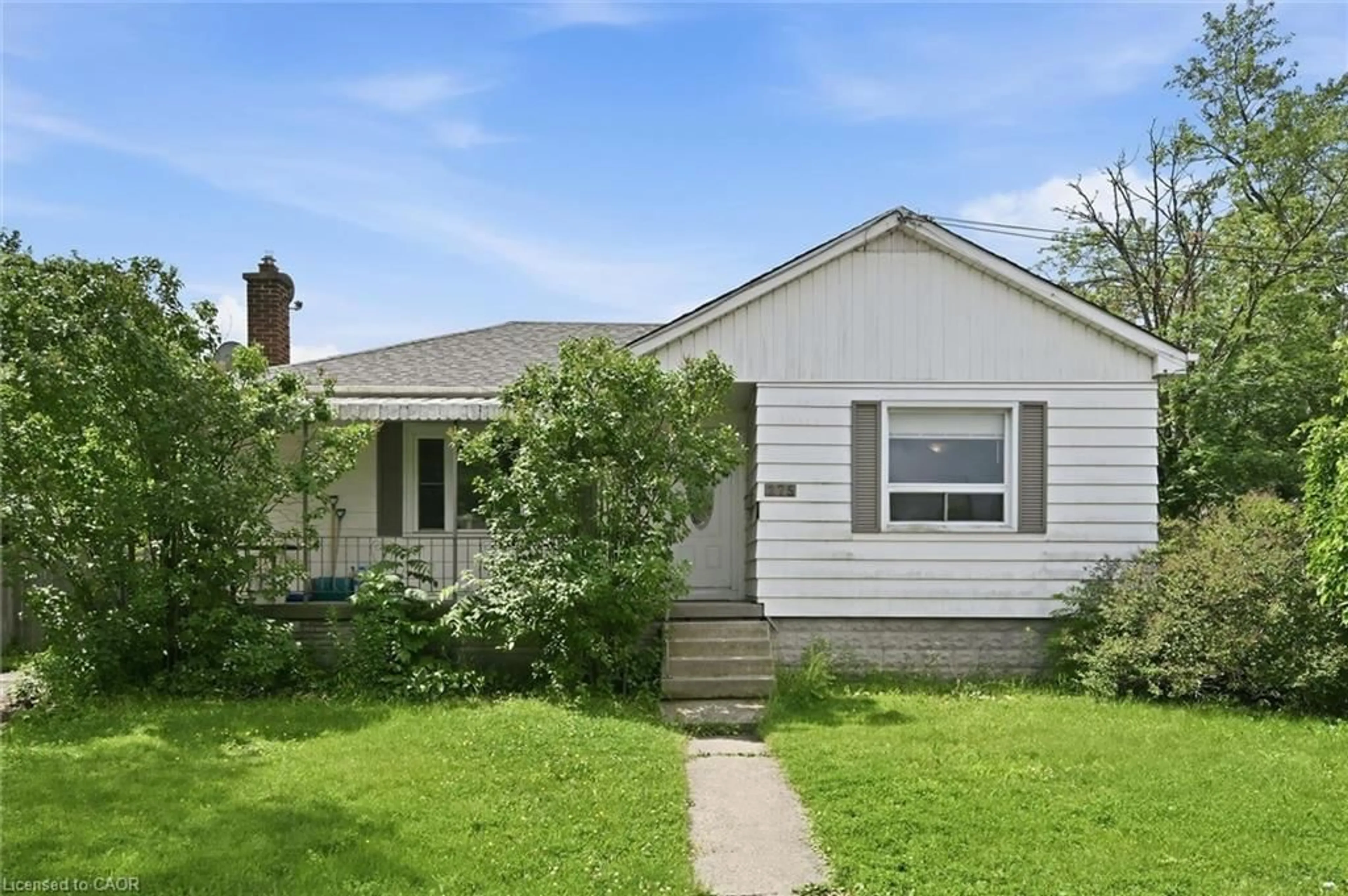 Home with vinyl exterior material, street for 275 West 2nd St, Hamilton Ontario L9C 3G8